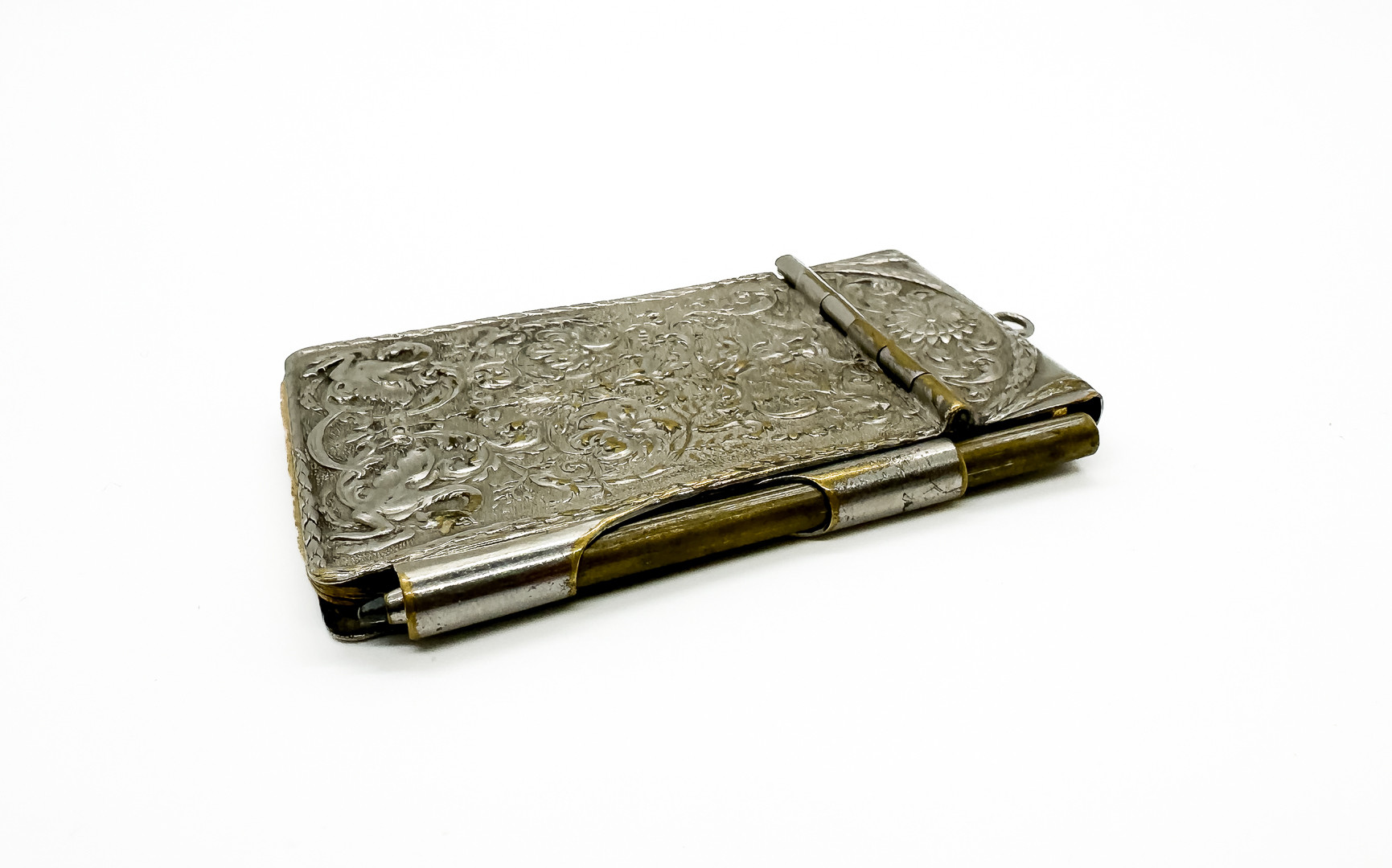 MINIATYR ALMANACKA, med blyerts, nysilver.