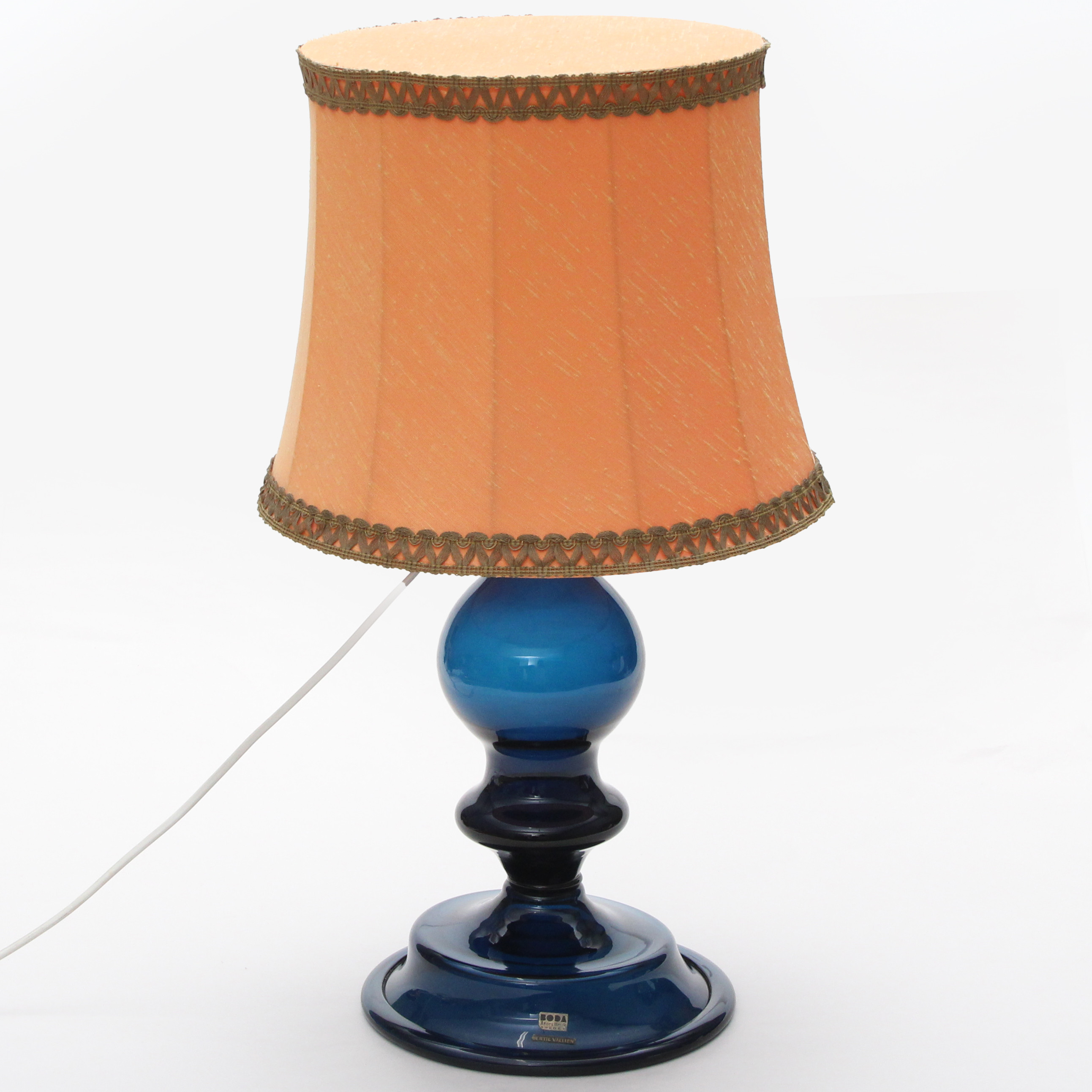 BERTIL VALLIEN. BORDSLAMPA, glas, Boda Åfors, etikettsignerad.