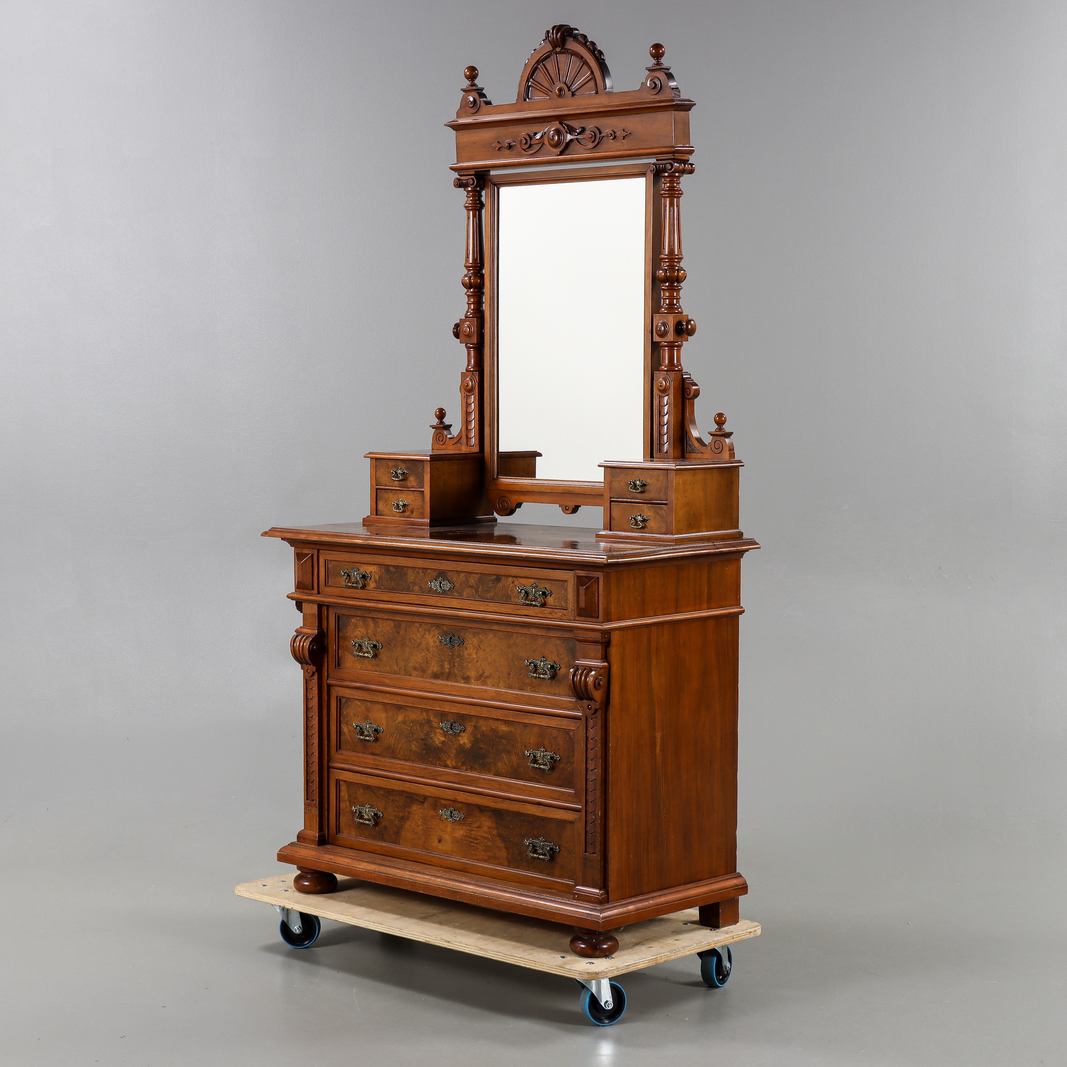 SPEGELBYRÅ, VALNÖT, VALNÖTSROT, 1800-tal.