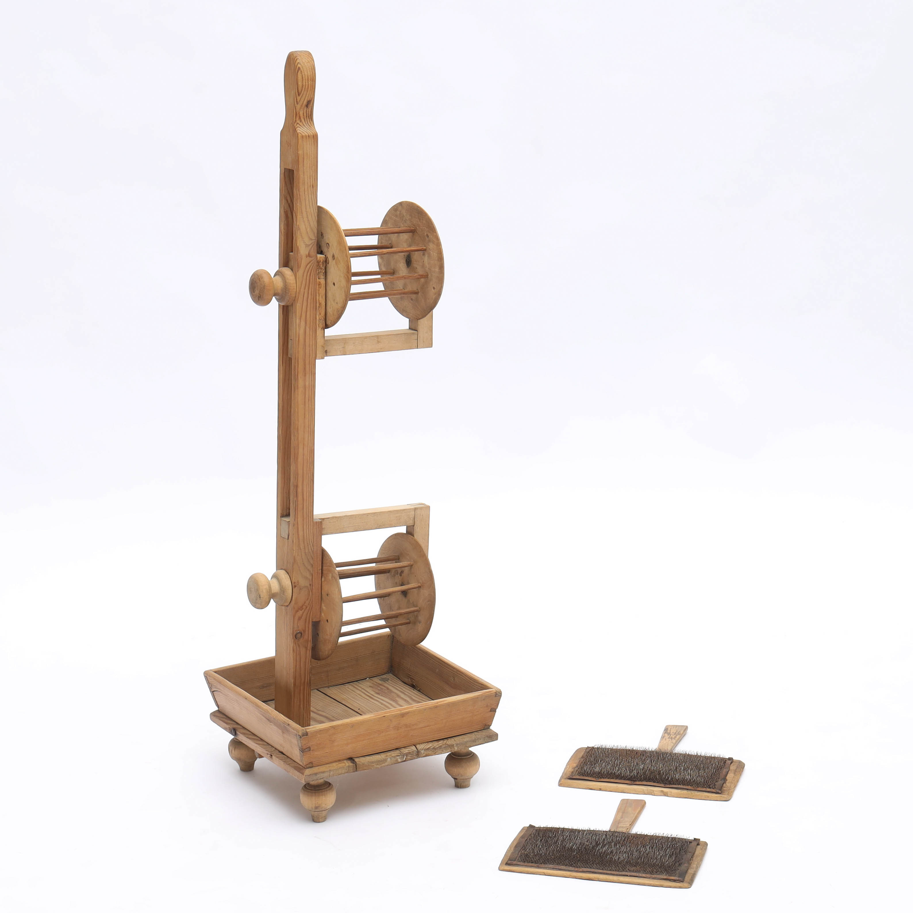 GARNVINDA & KARDOR, 2 delar, furu, allmoge.