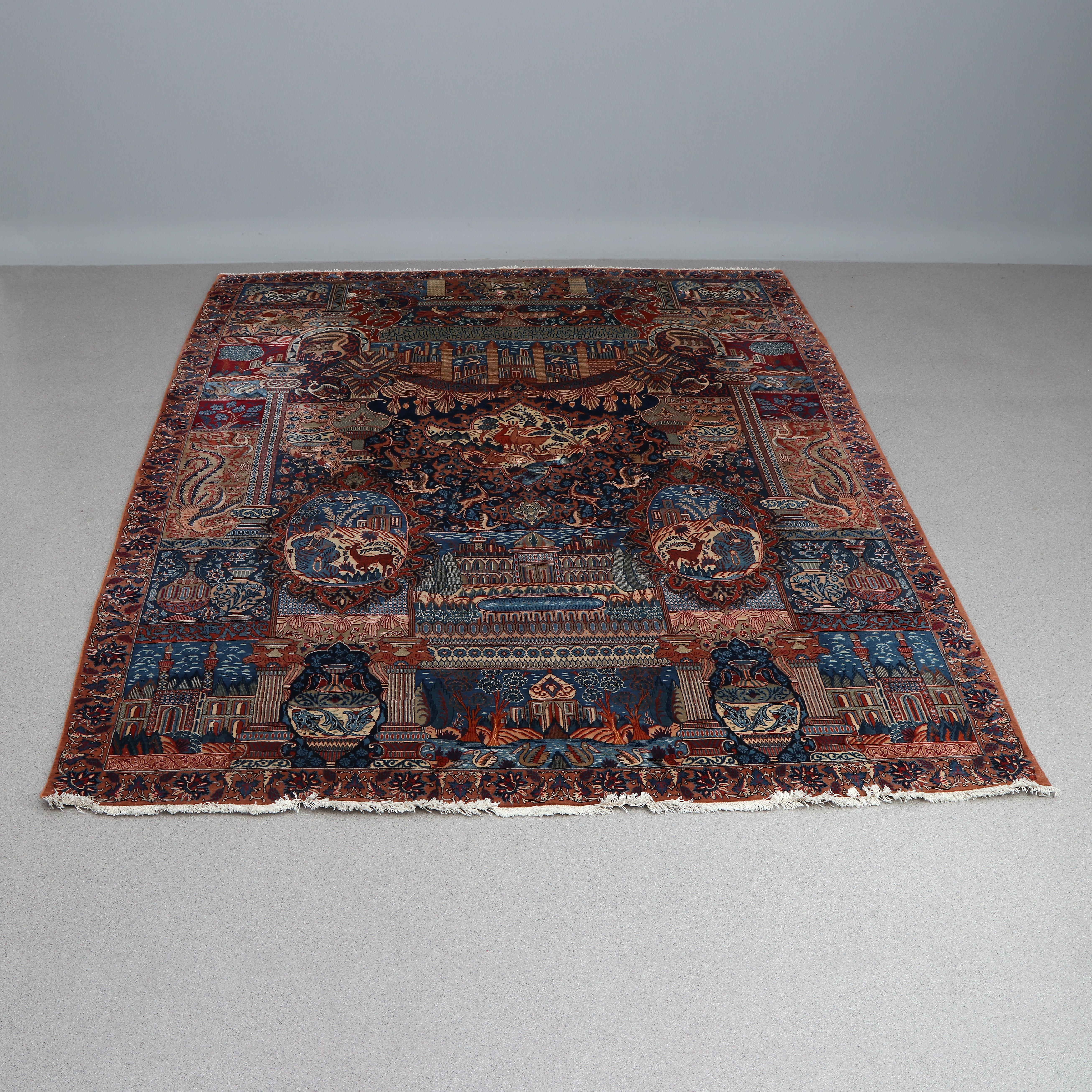 KASHMAR. Handknuten, ull på bomullsvarp. Figurala motiv med människor, djur och bebyggelse.