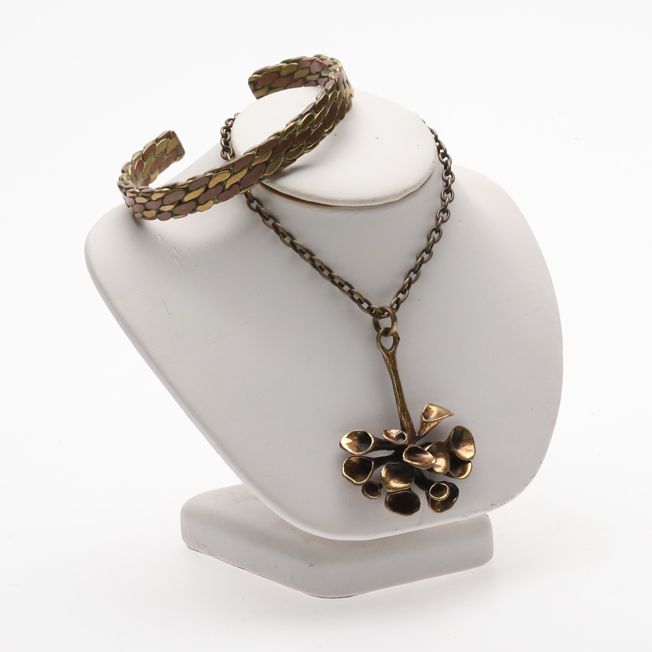 Kedjehalsband med hänge & armband, brons.