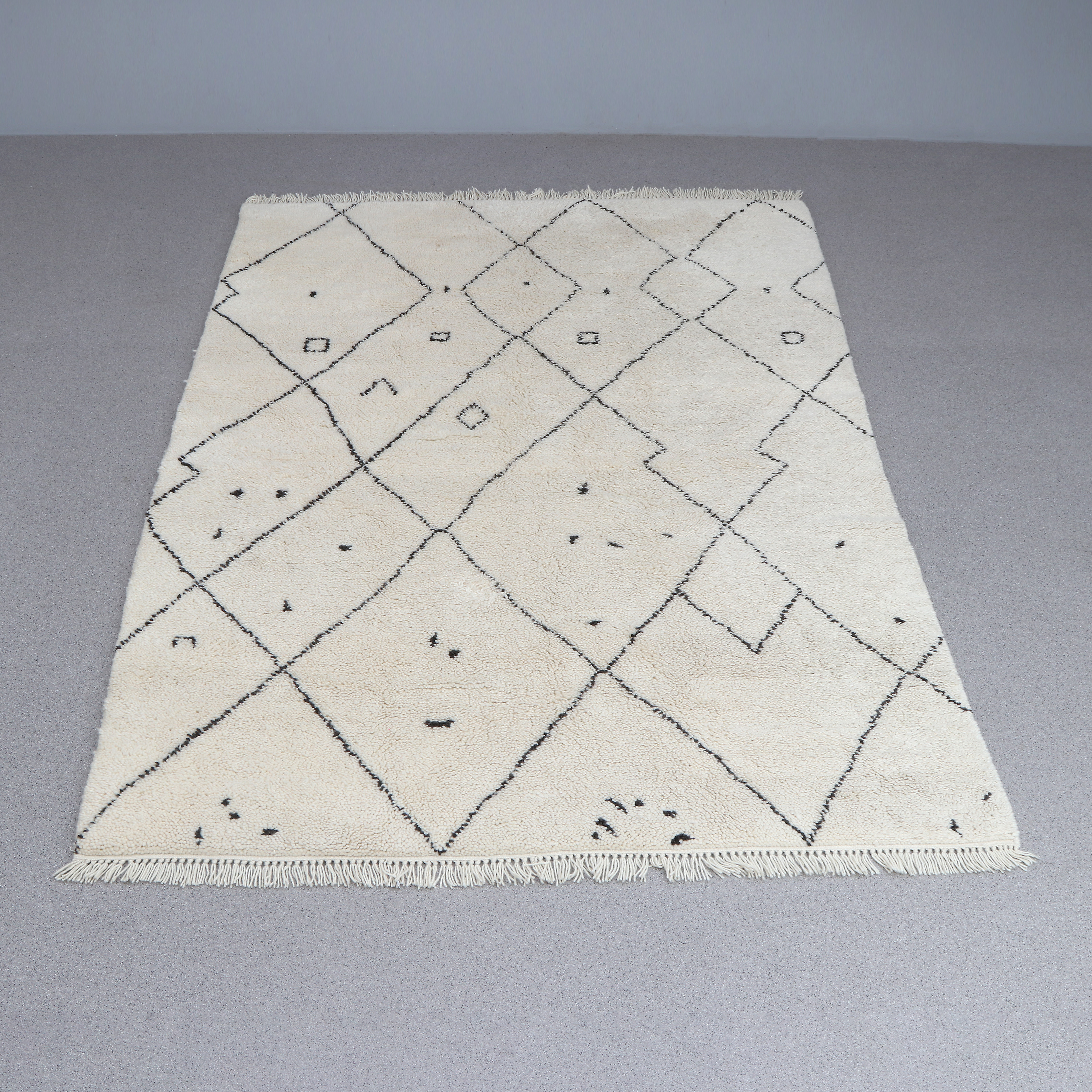 MAROCKANSK MATTA. Handknuten, ull på ullvarp.