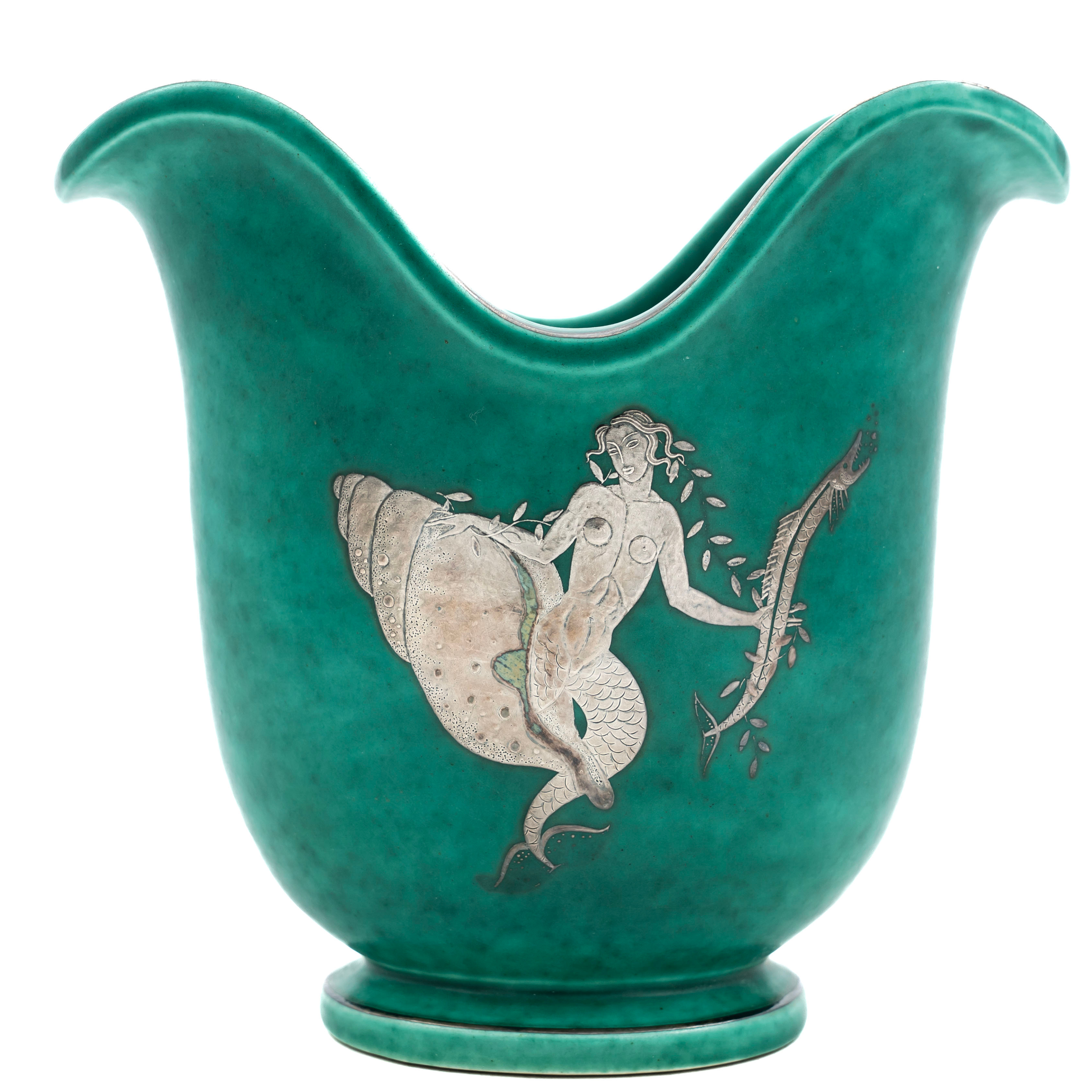 WILHELM KÅGE. Vas "Argenta" stengods, silverdekor, gustavsberg, numrerad P80.