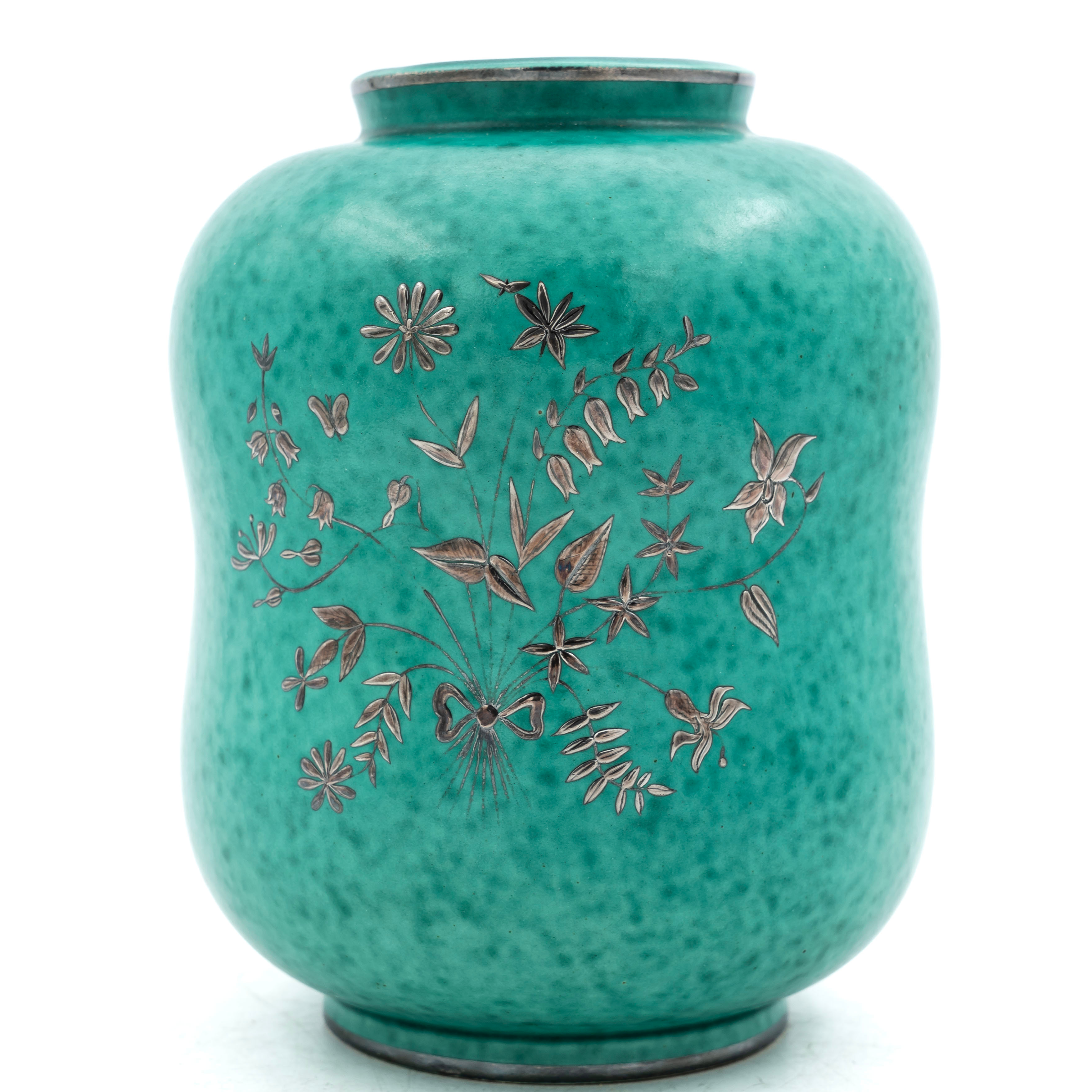 WILHELM KÅGE. VAS, "Argenta", stengods, silverdekor, Gustavsberg, numrerad 1079.