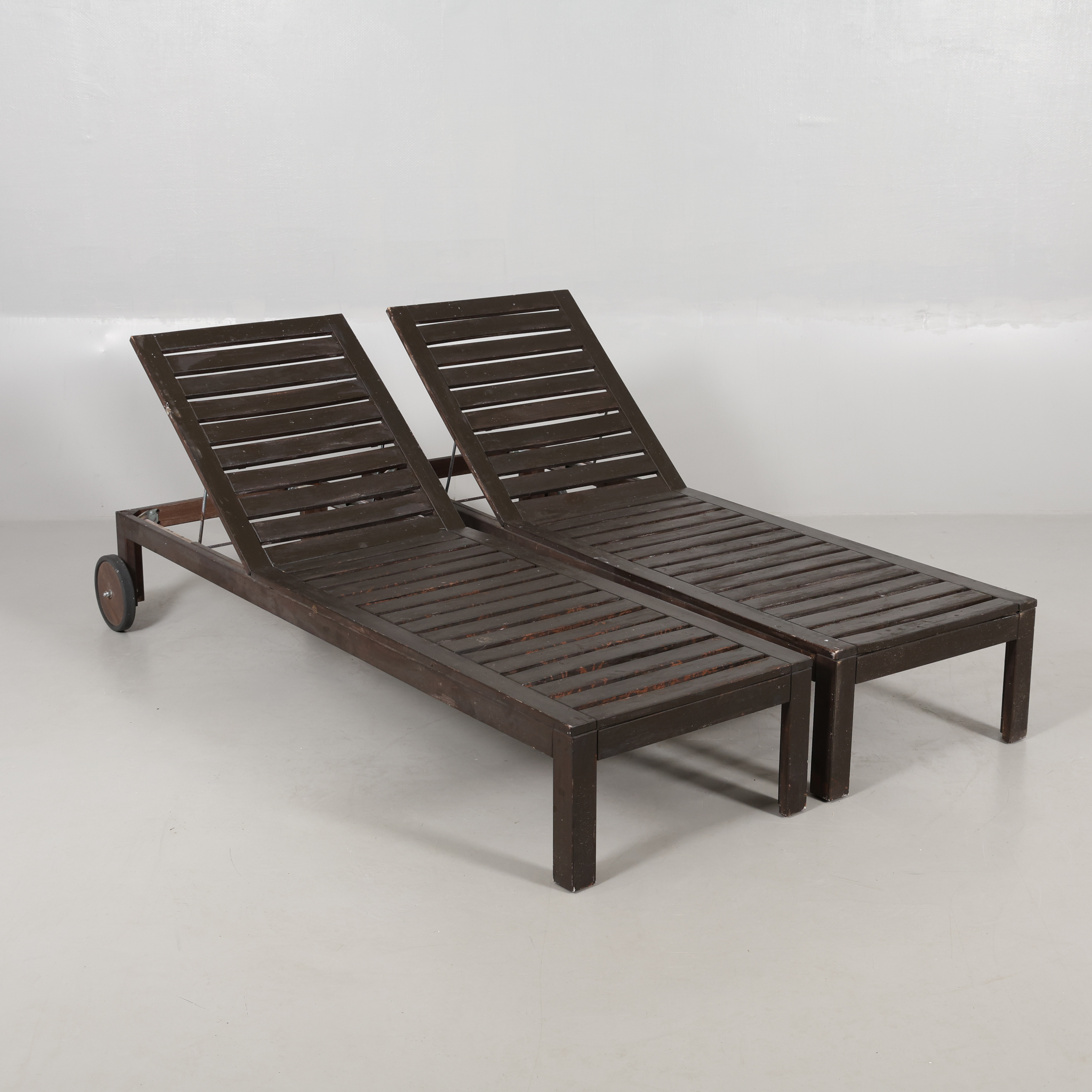 SOLSÄNGAR, 1 par, trä.