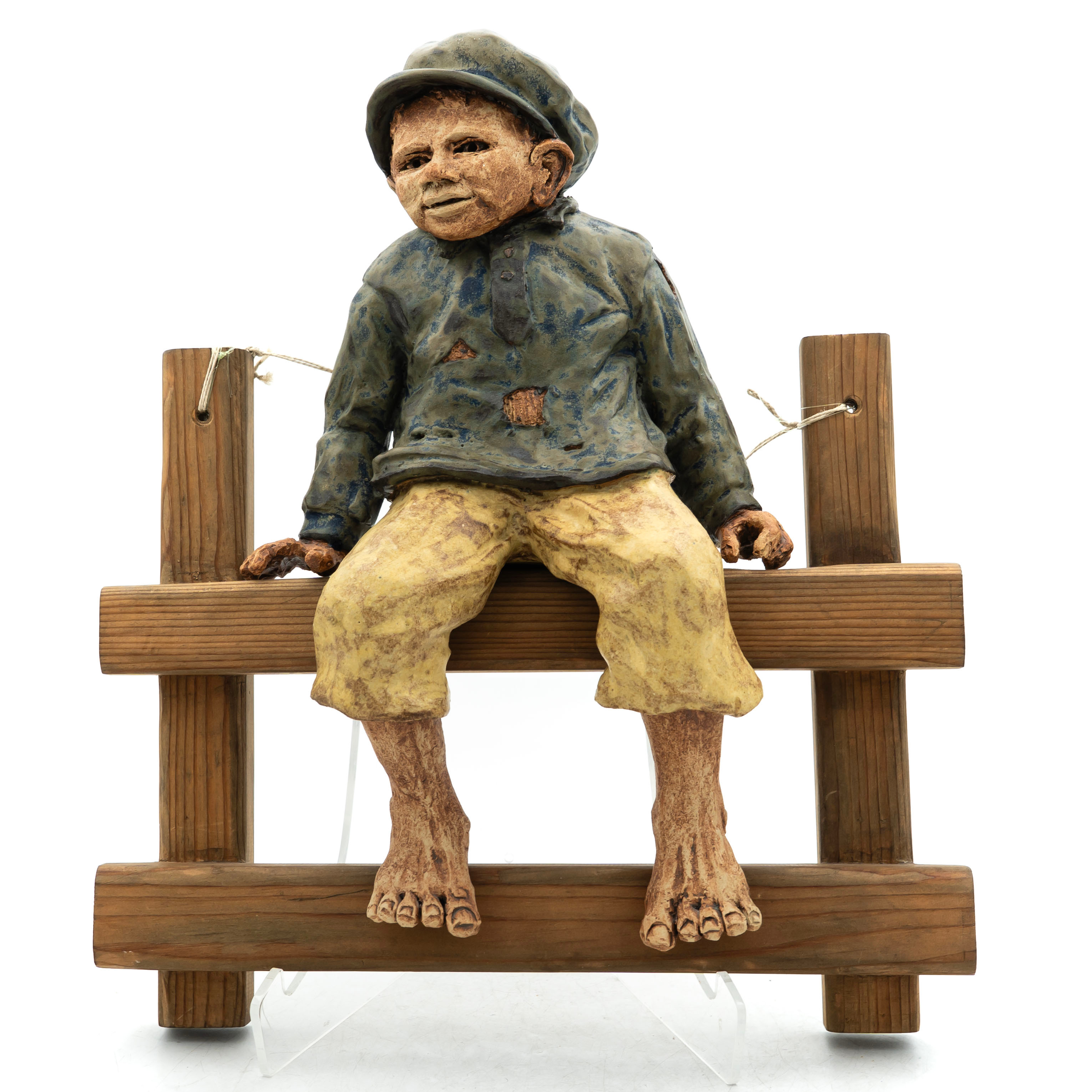 OKÄND KONSTNÄR. SKULPTUR, "Sittande pojke" stengods, 1900tal.