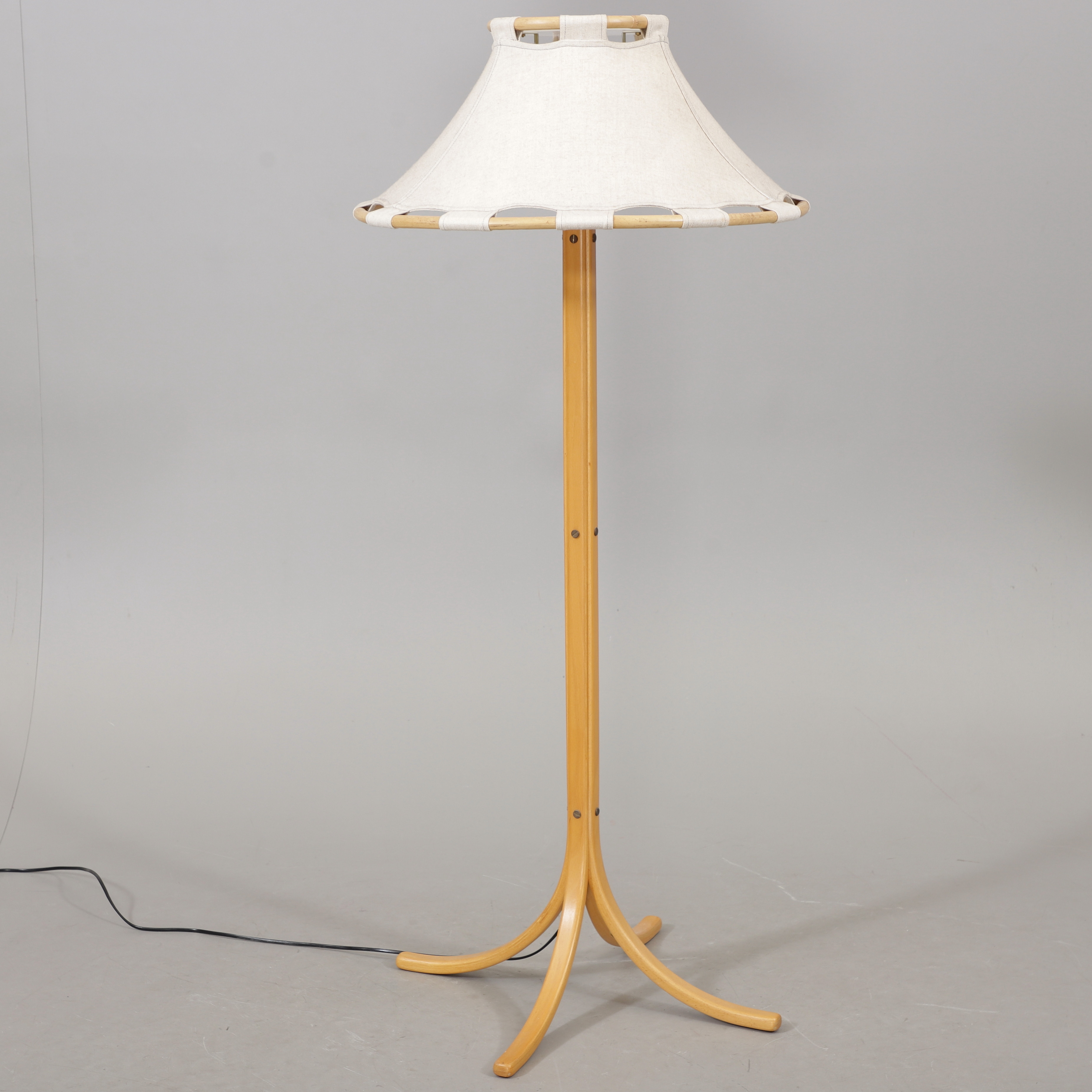 ANNA EHRNER. "Anna", golvlampa, bok och naturfärgat tyg, Atelje´Lyktan, 1900-talets andra hälft.