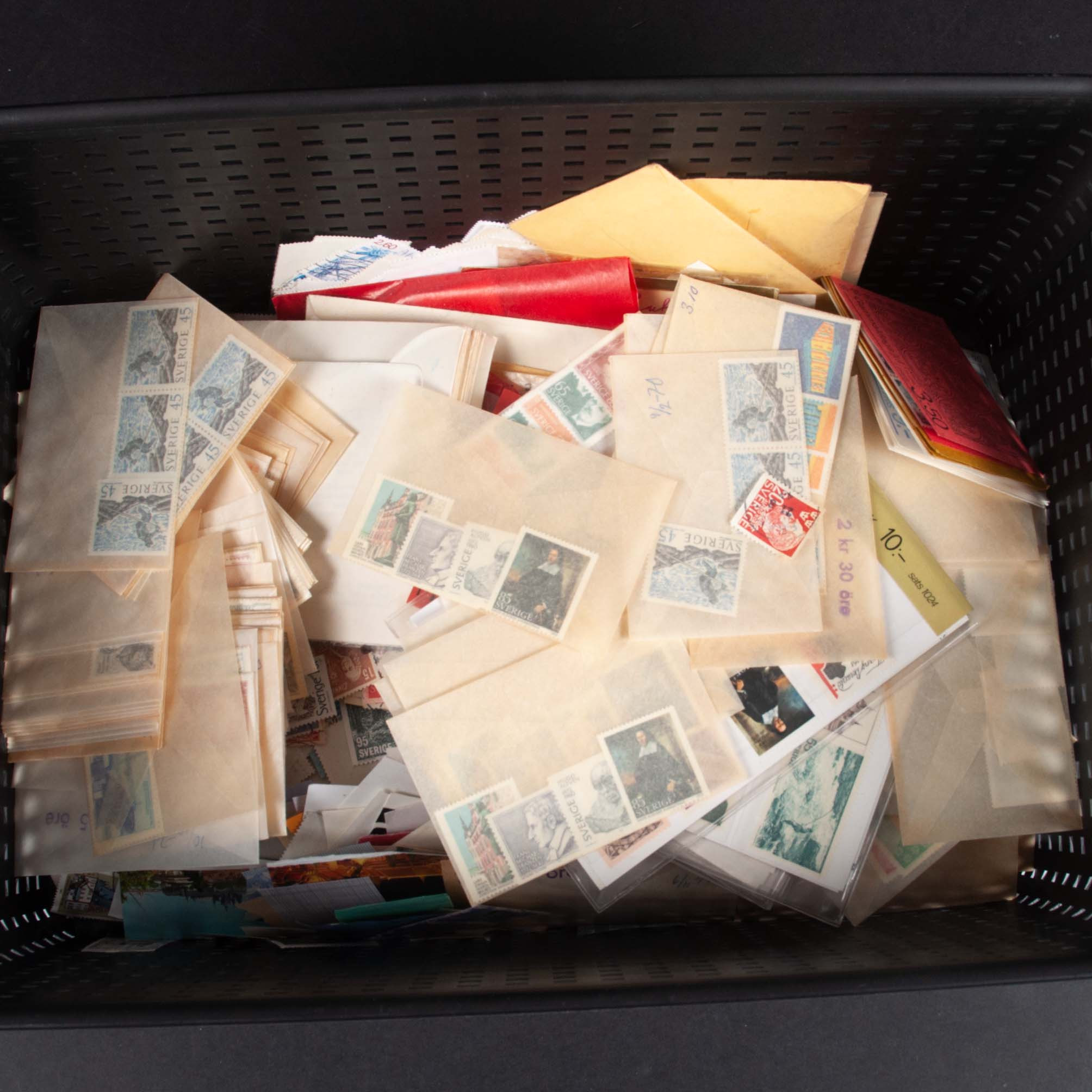 FRIMÄRKEN PARTI, DELVIS POSTFRISKT.