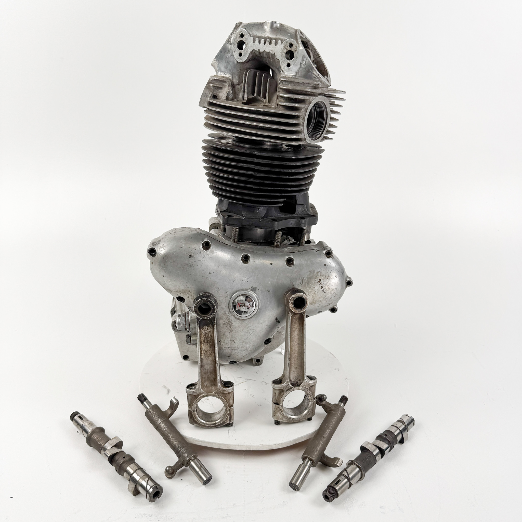 NORTON, parti motordelar, bl.a modell P11, 1960-tal, England.