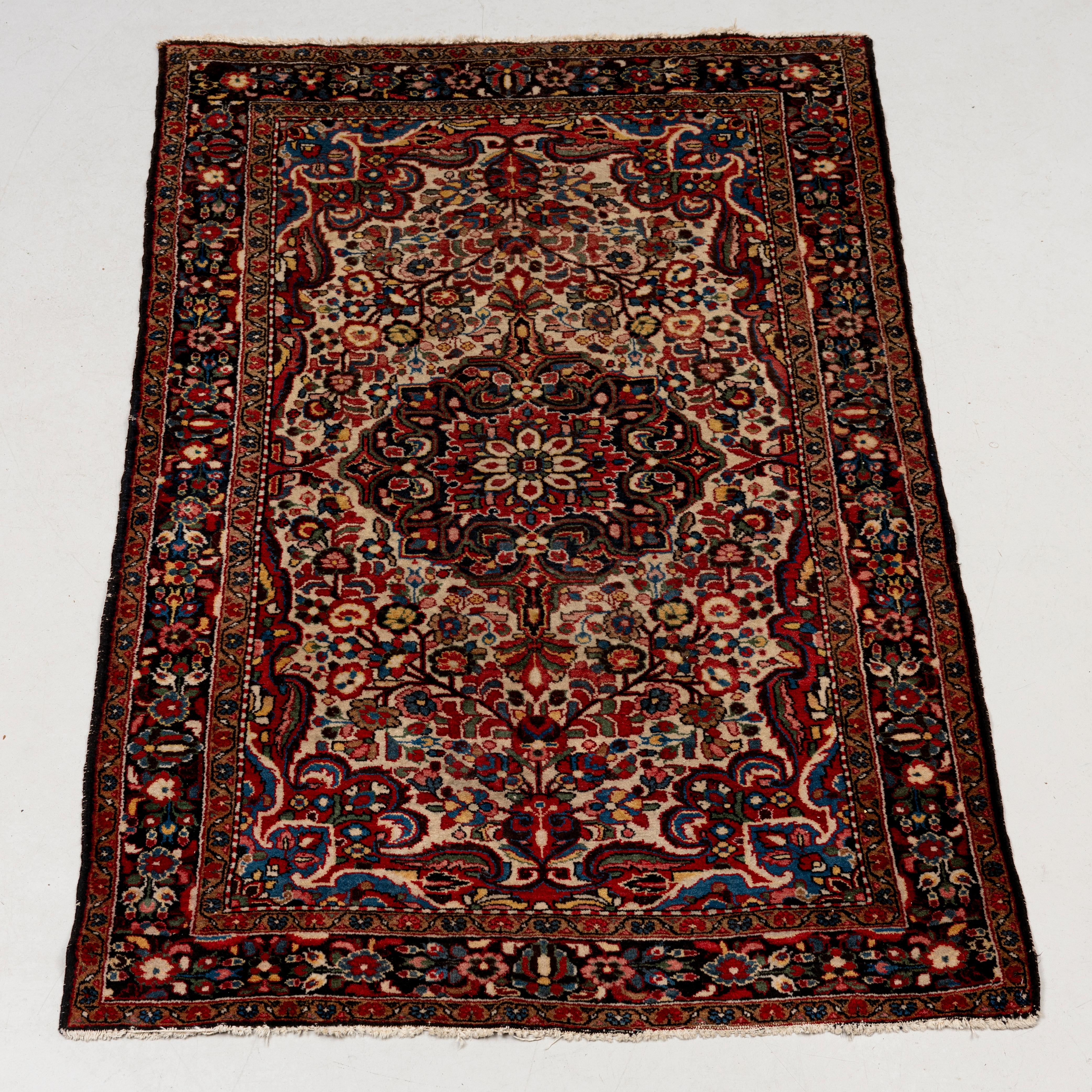 MATTA, Bakhtiari, ca 216x140 cm.