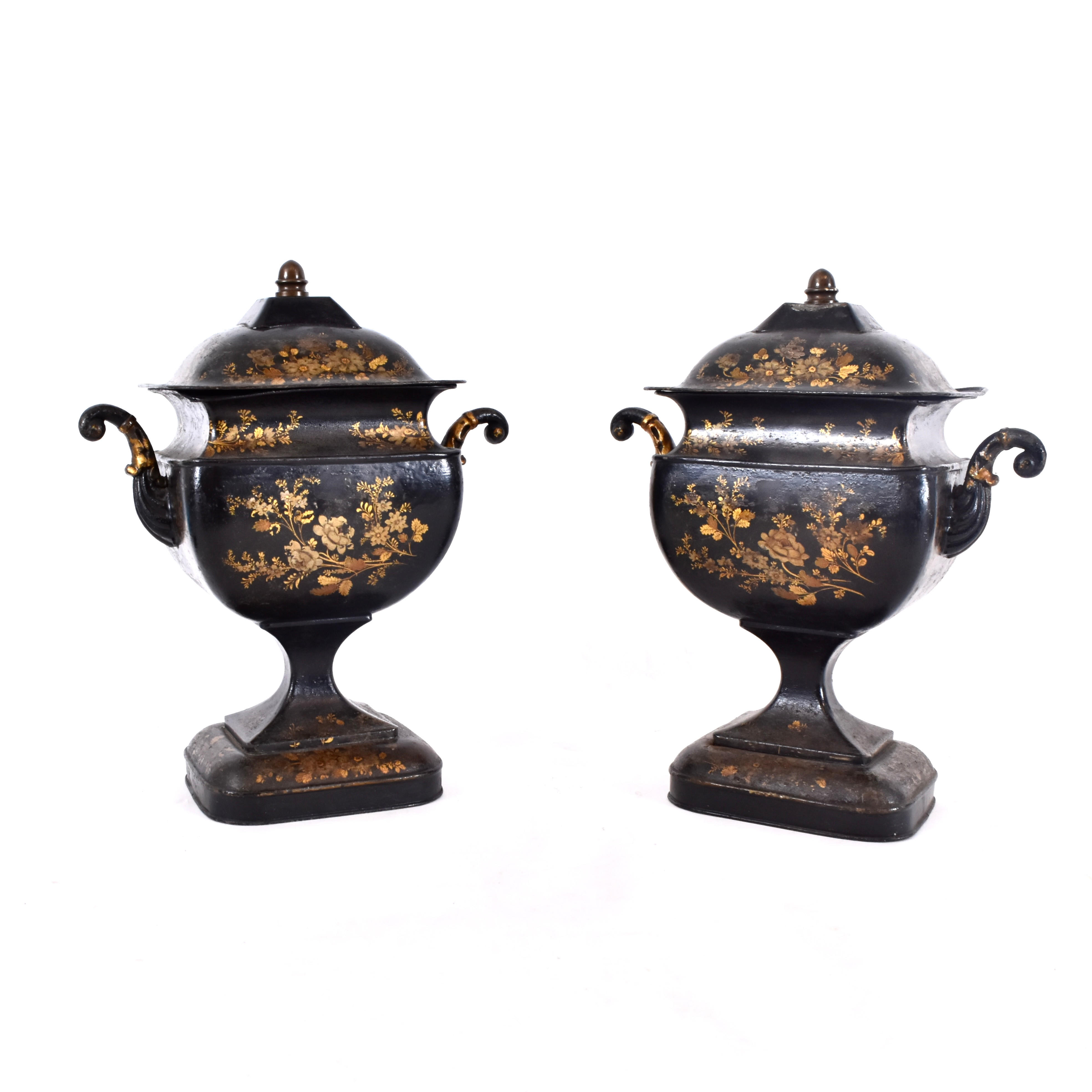 POTPURRIEKRUKOR/PRYDNADSURNOR, 1 par, lackerad plåt, England regency, 1800-talets början.
