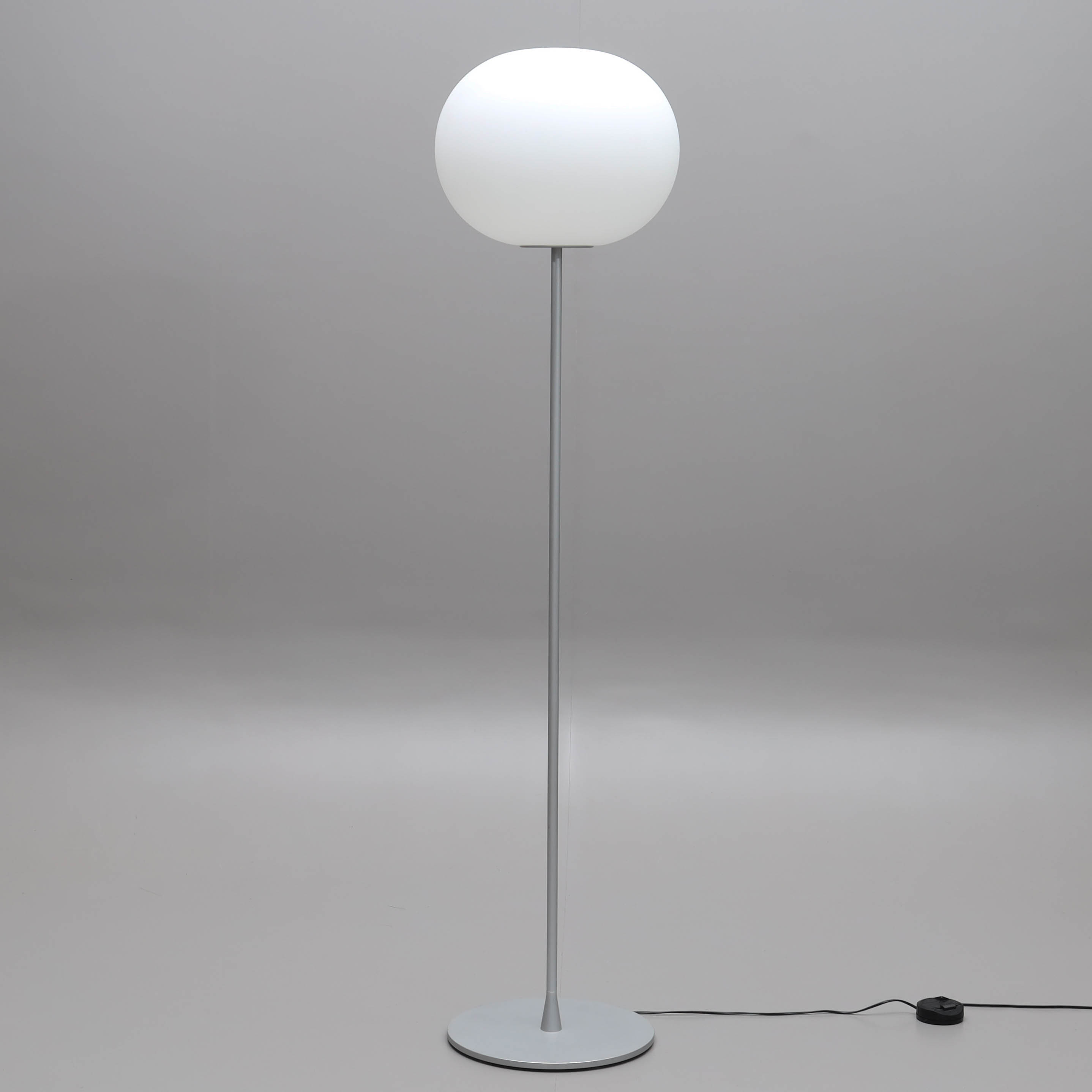 JASPER MORRISON. Golvlampa, "Glo-Ball", Flos.