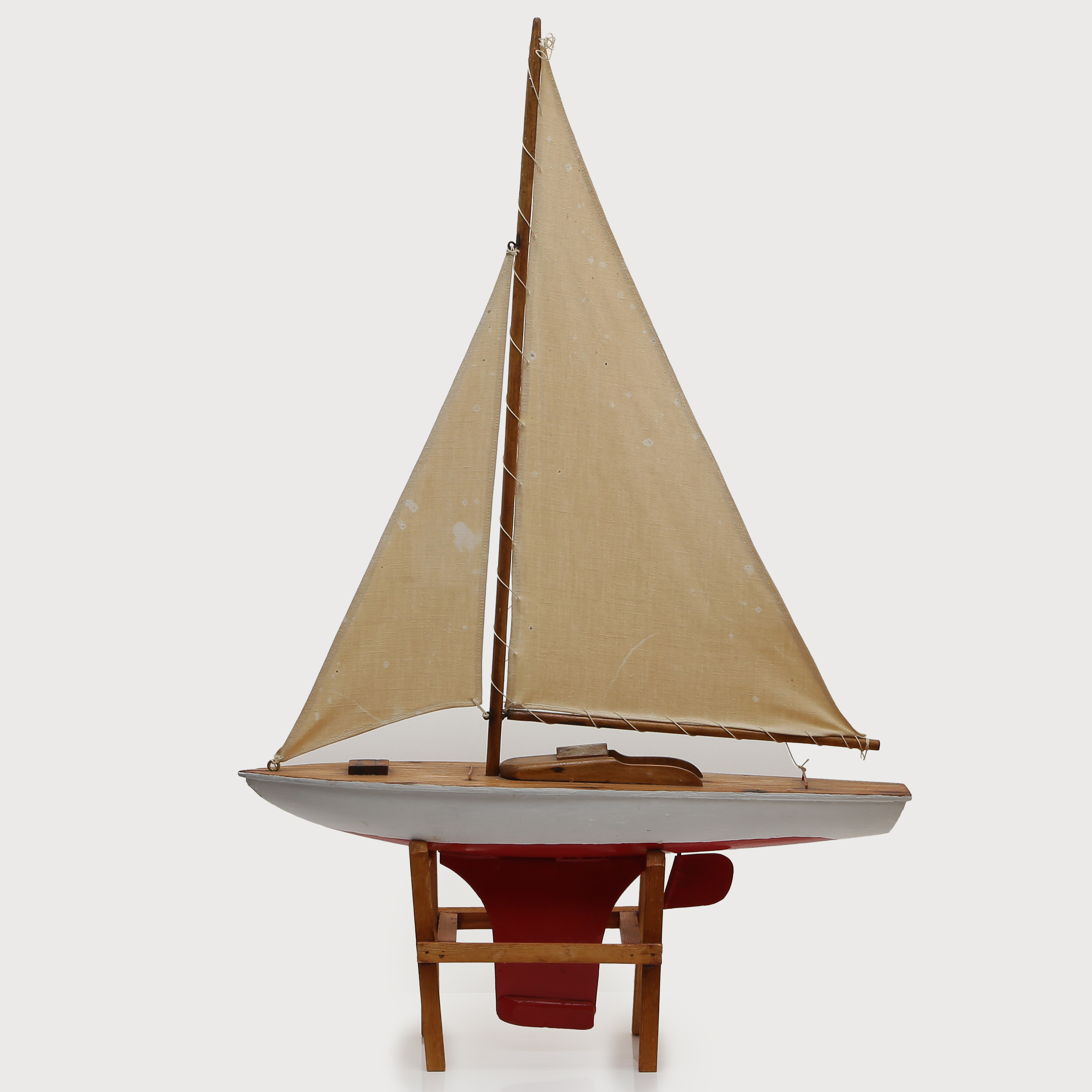 MODELLBÅT, SEGELBÅT I TRÄ (62cm) 1930/1940-TAL.