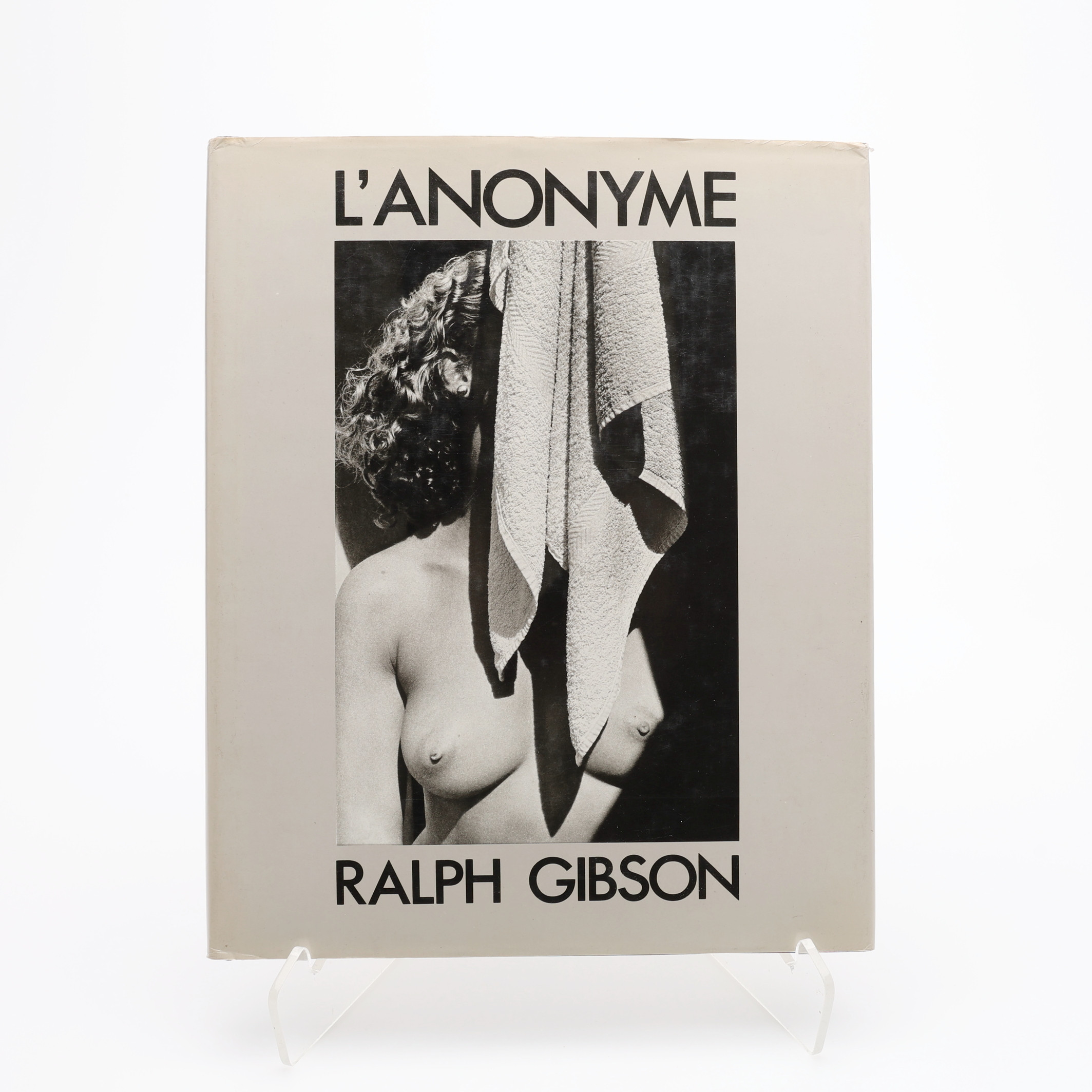 FOTO. DEN AMERIKANSKE FOTOGRAFEN RALPH GIBSONS "L'ANONYME" I FÖRSTA UPPLAGAN, 1986.