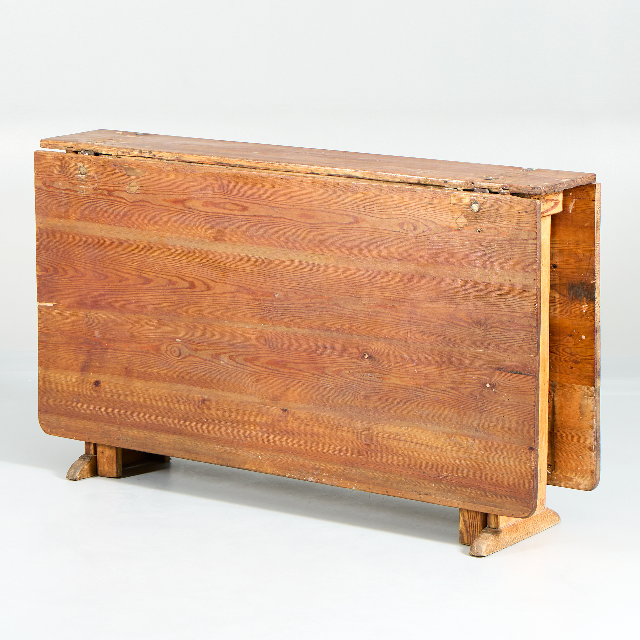 SLAGBORD. Furu, 1800-tal.