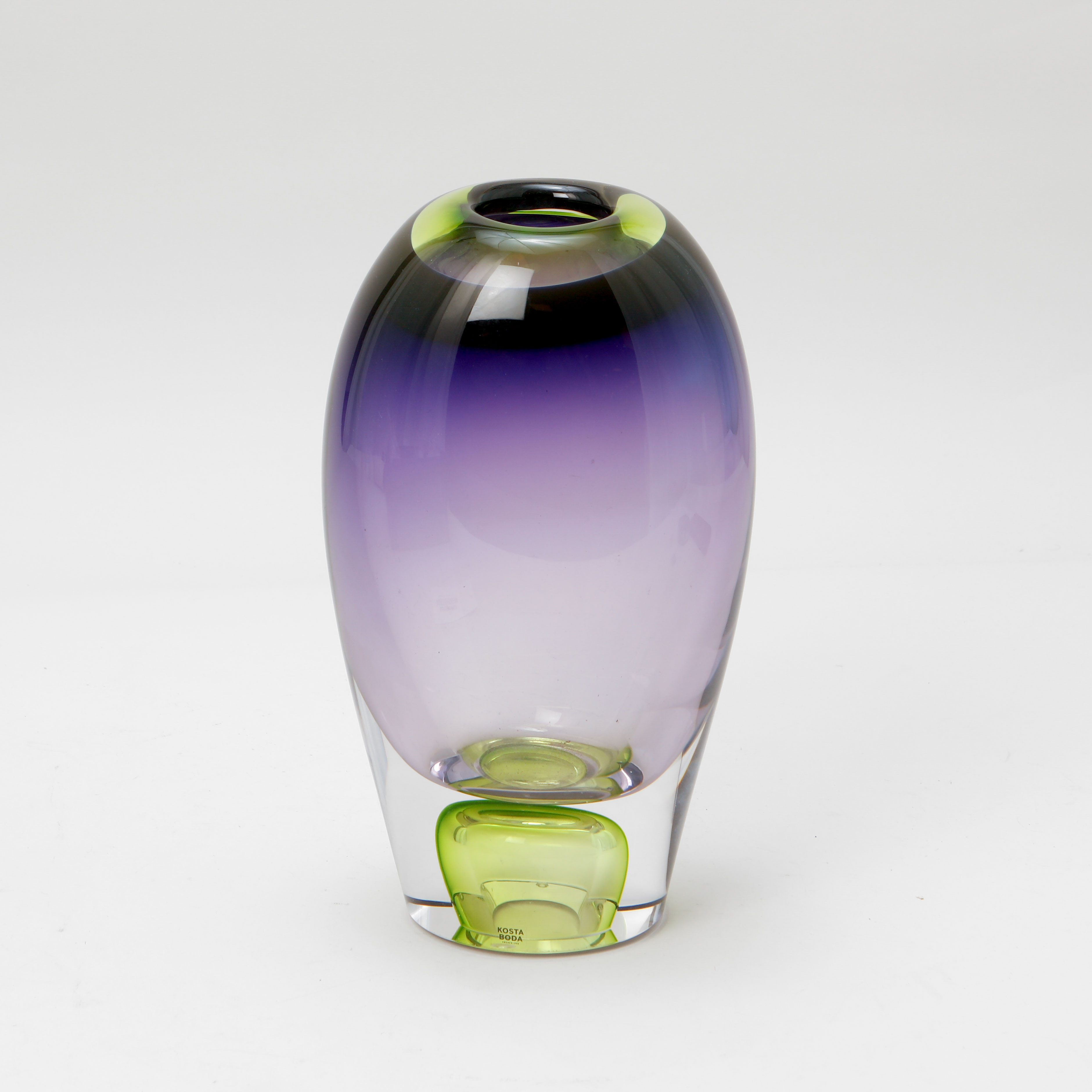 GÖRAN WÄRFF. Vas, "Vision", Kosta Boda, signerad och numrerad 7041117.