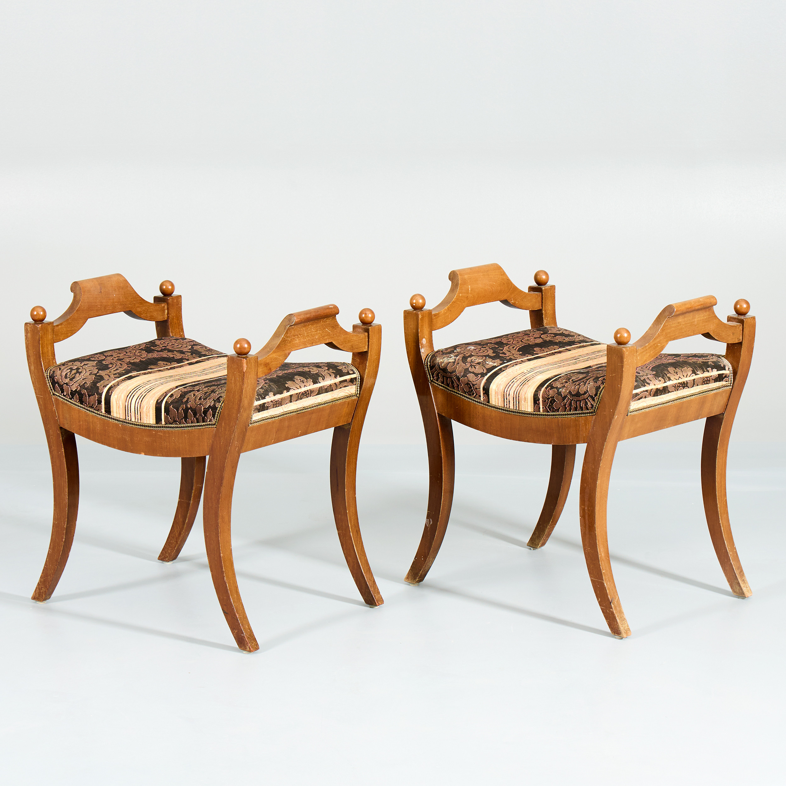 BANKETTER. Ett par, Karl Johan-stil, 1800-talets andra hälft.