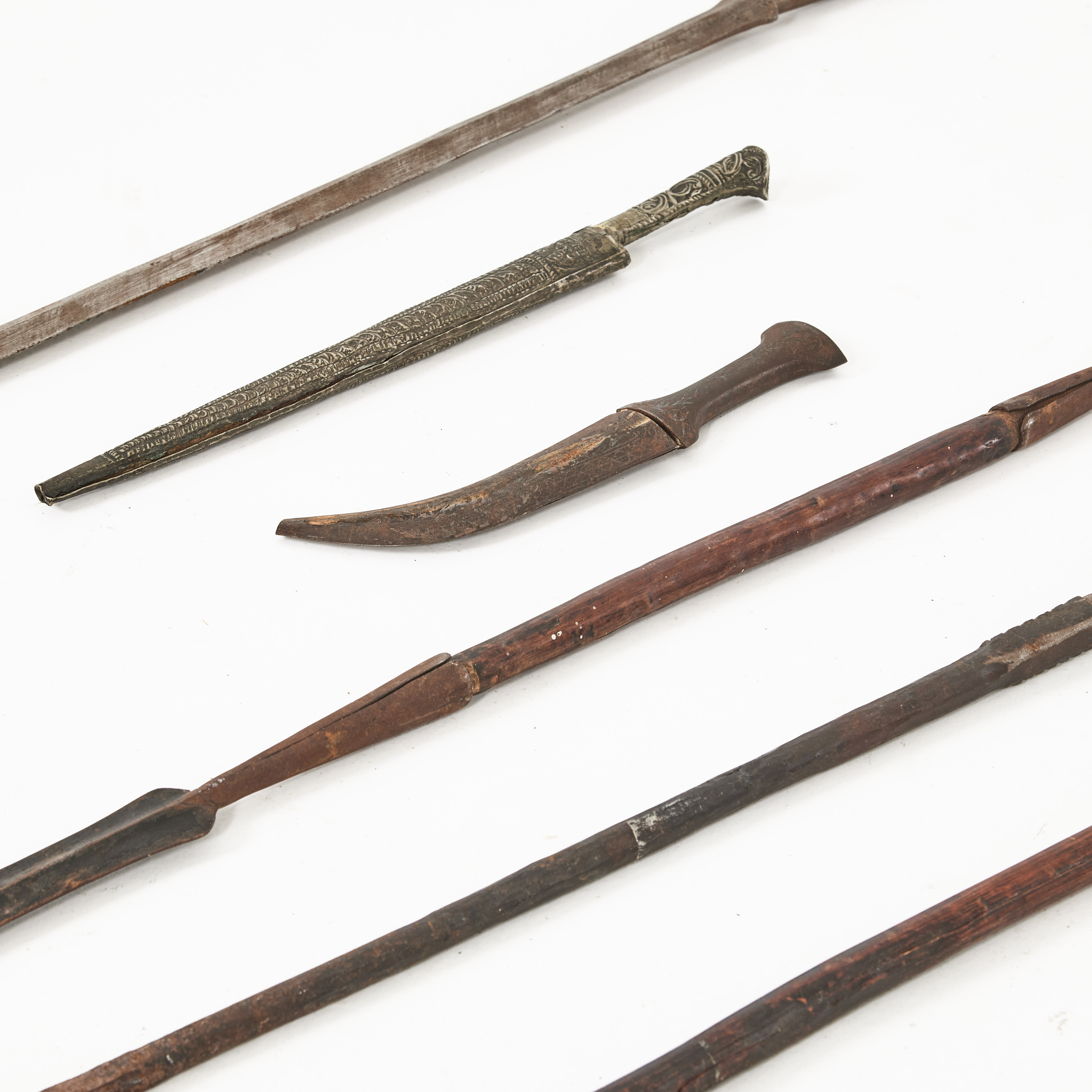 SPJUT 2 st., SPJUTSPETS, DOLKAR 2 st, Troligen Östafrika.