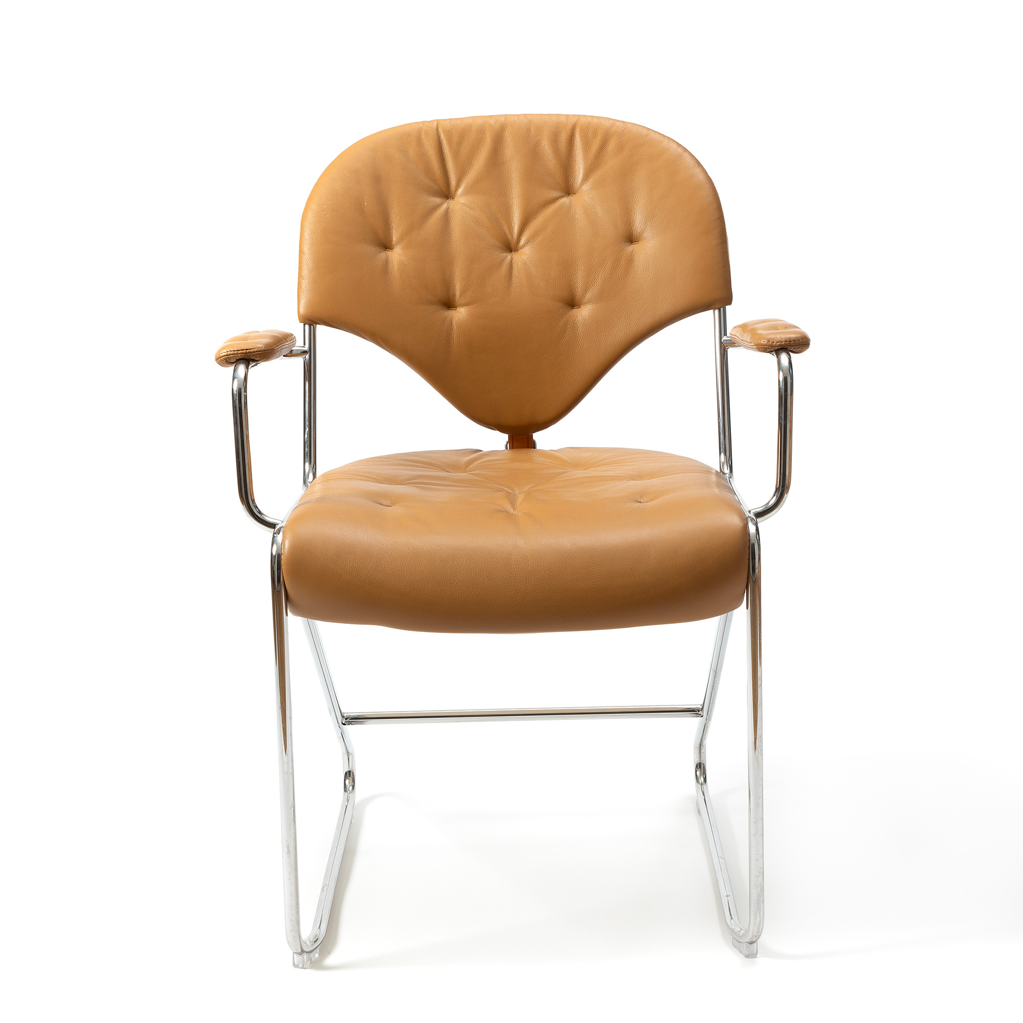 SAM LARSSON. Karmstol, "Sam", kromad stomme, brun läderklädsel, modellen formgiven 1974 för DUX.