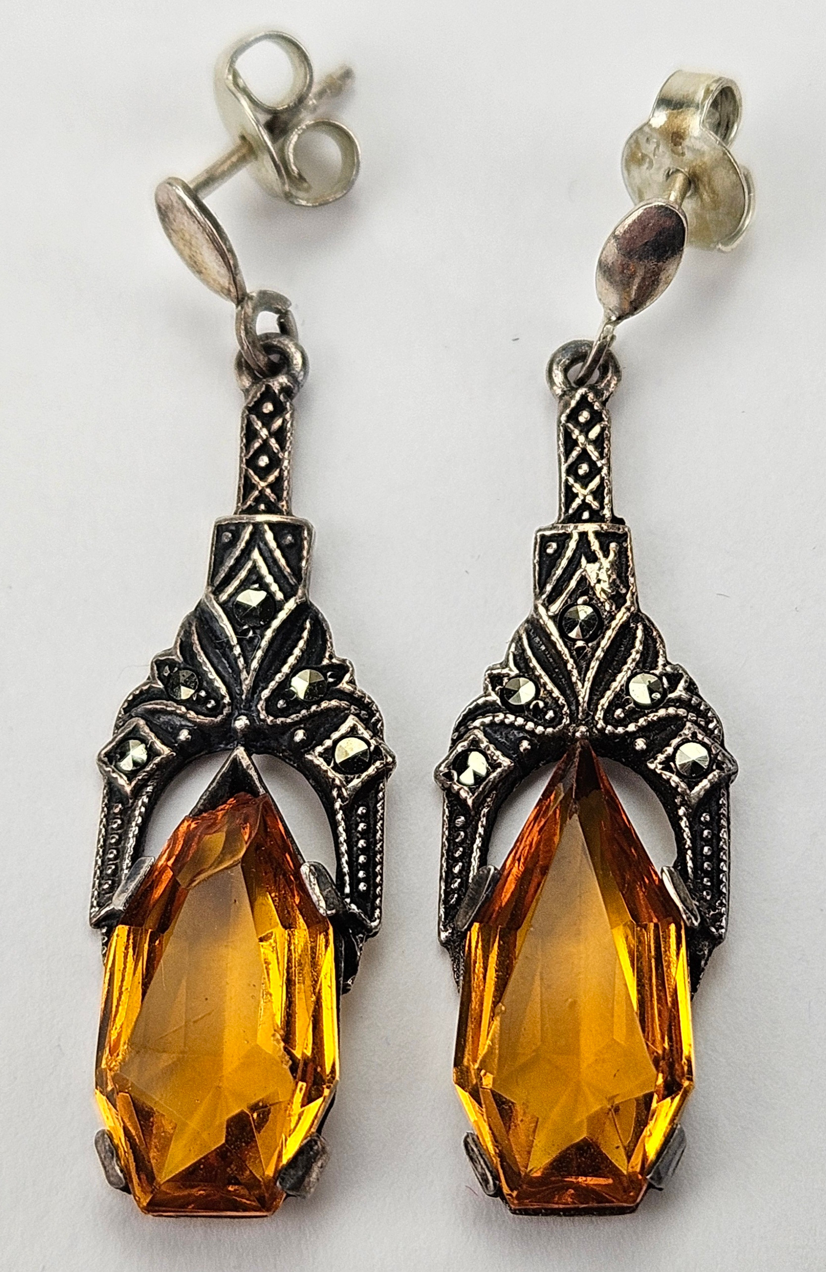 ÖRHÄNGEN, ett par, silver, Art deco-stil, med stenar, bland annat markasiter, 1900-tal.