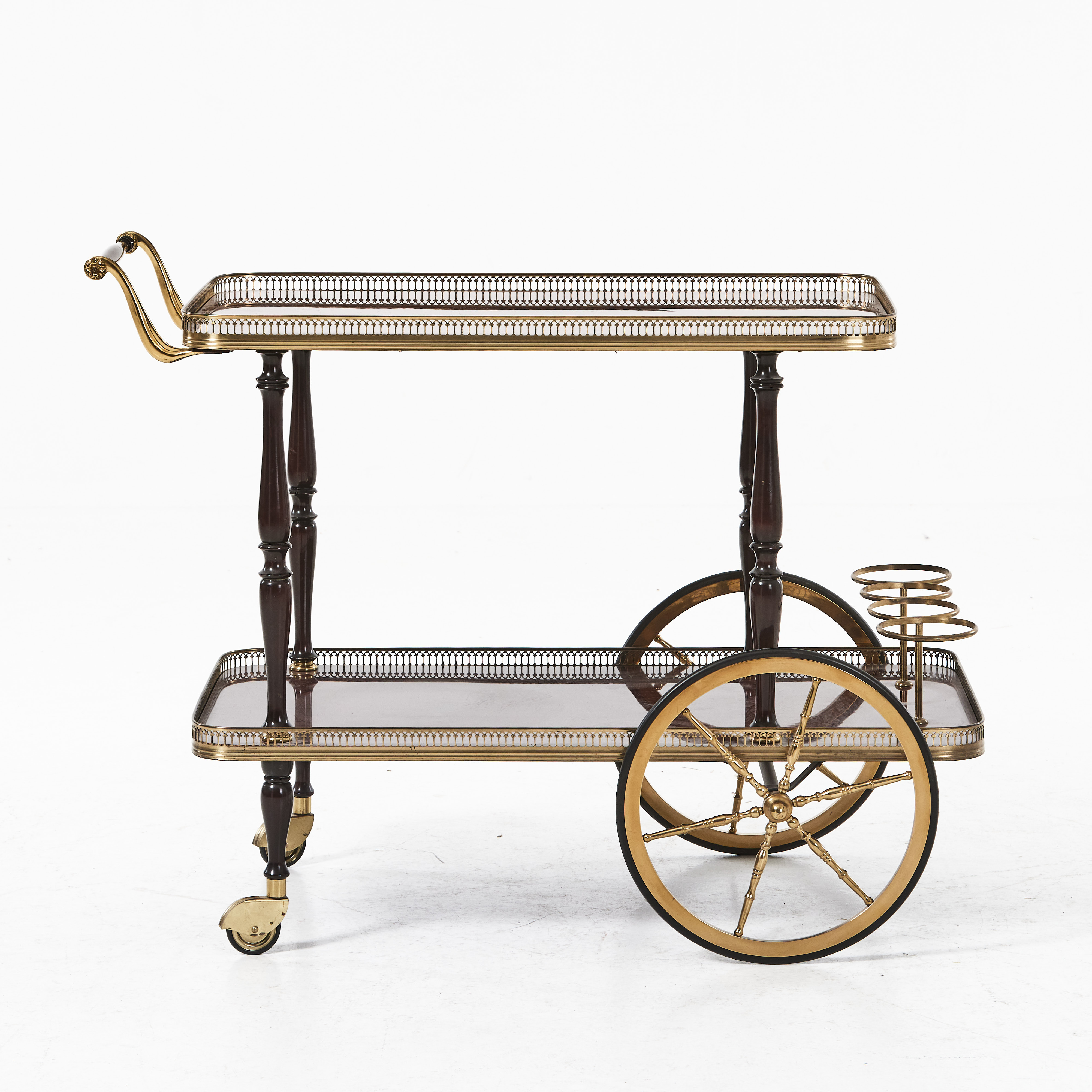 SERVERINGSVAGN, 1900-talets andra hälft, fanérad i mahogny, gallerkant i mässing.