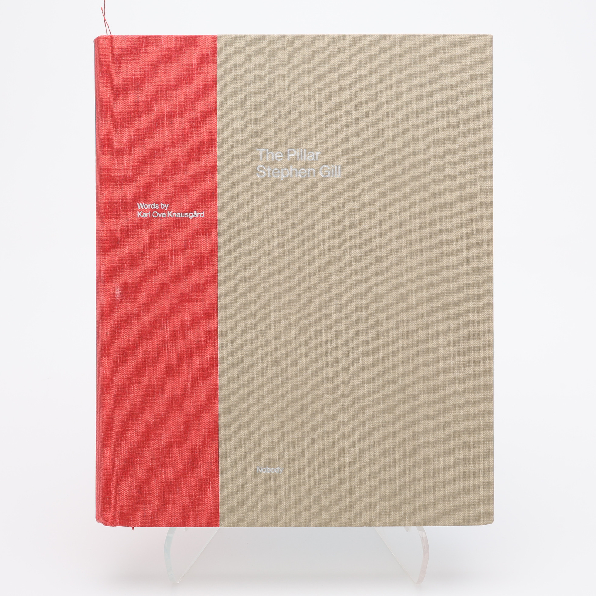 FOTO. DEN BRITTISKE FOTOGRAFEN STEPHEN GILLS "THE PILLAR" I FÖRSTA UPPLAGAN, 2019".