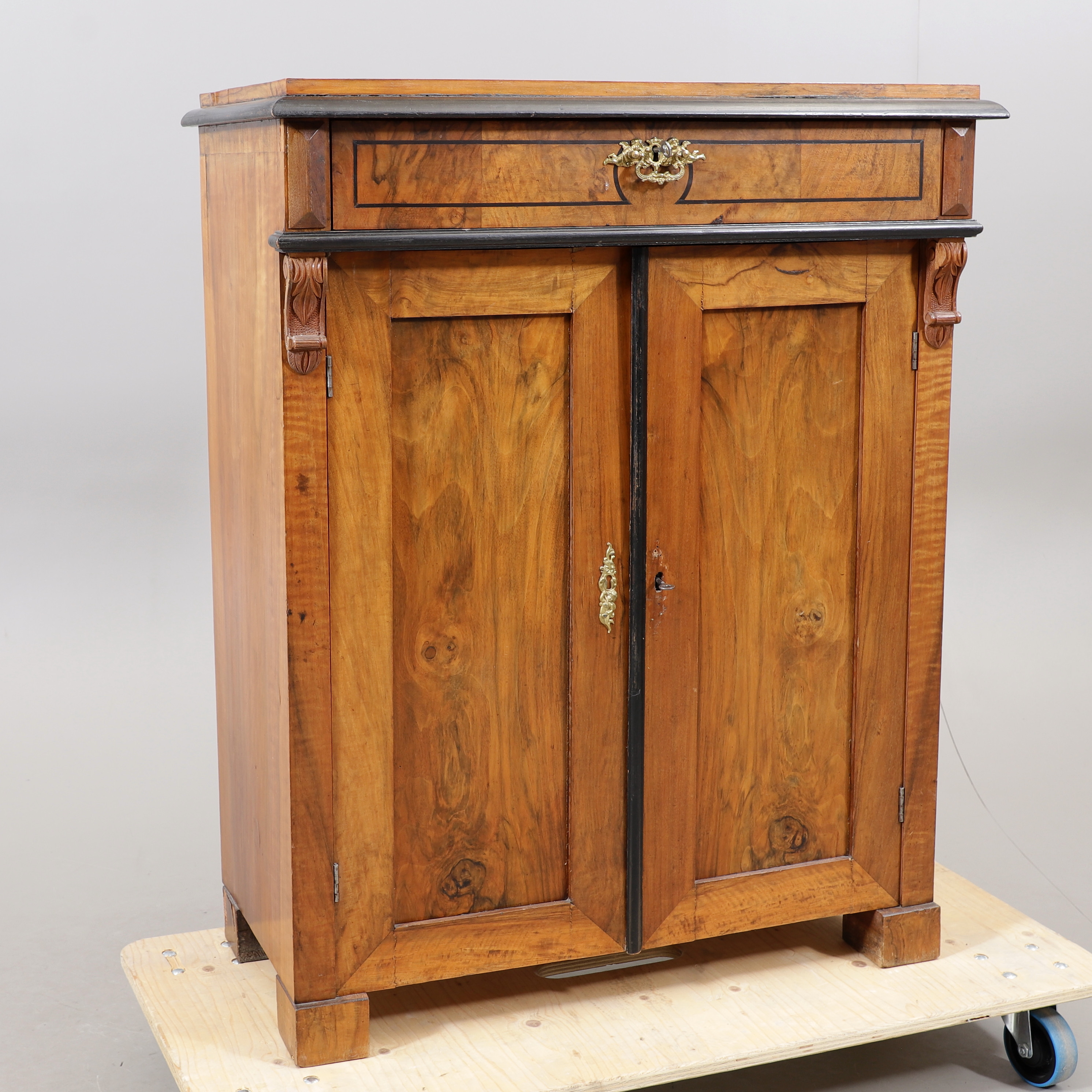 SKÄNK, valnöt mm, tidigt 1900-tal.