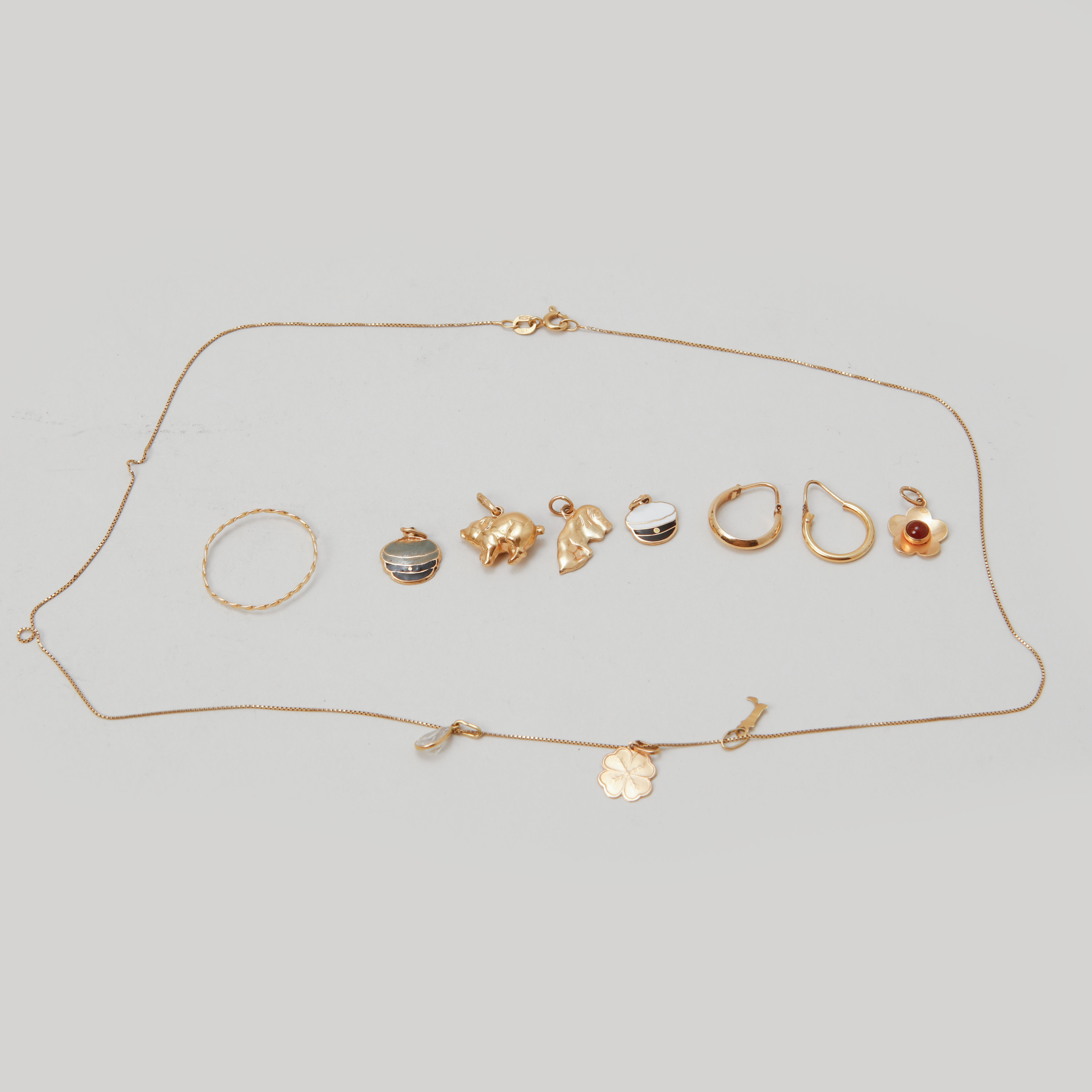 HÄNGEN, 7 st, KEDJA, samt 2 st, ÖRHÄNGEN, 18k guld, totalvikt ca 7,6 gram.