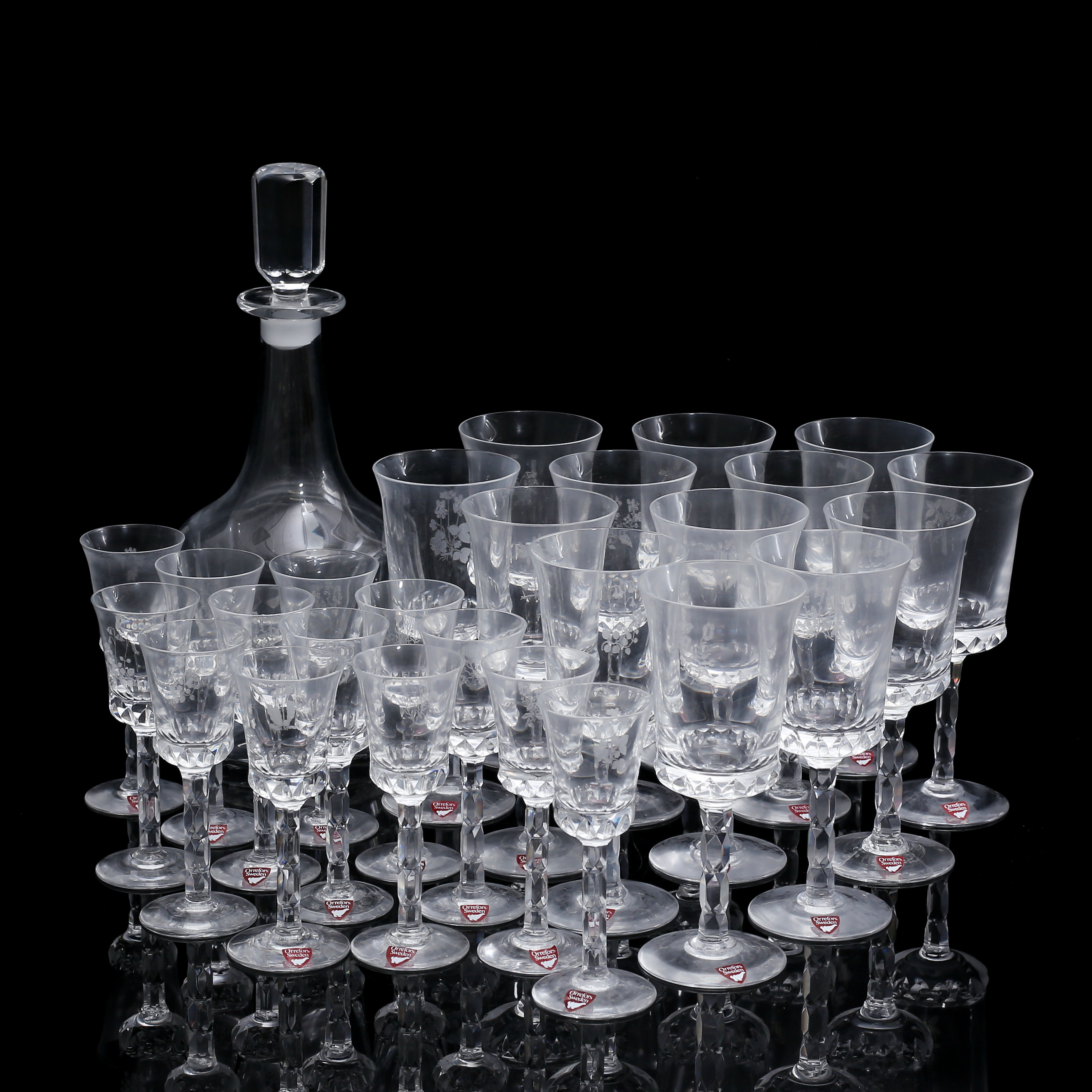 VIN/SNAPSGLAS/KARAFF, 27 delar, "Linnéglaset", Orrefors/Fyrklövern.