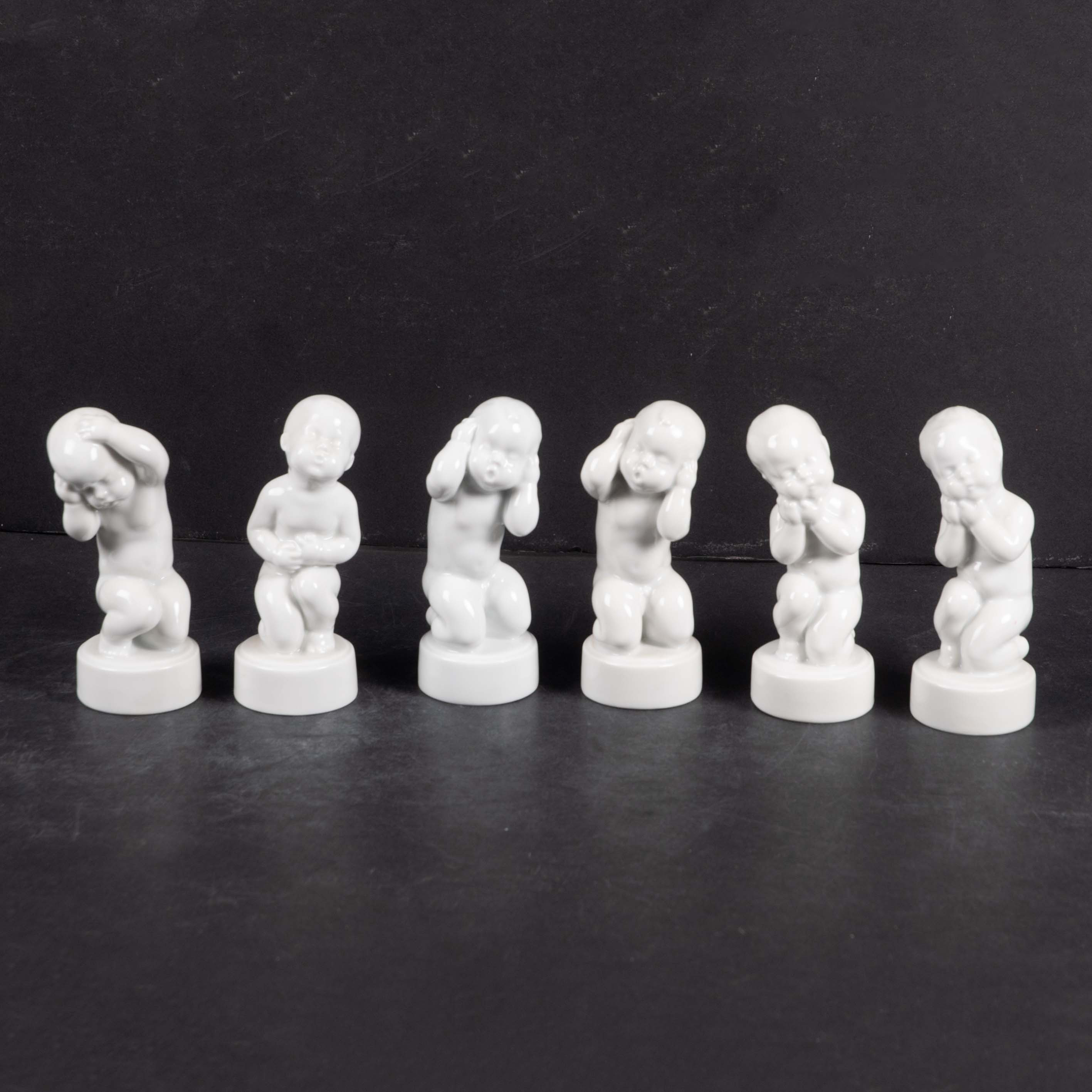 SVEND LINDHART. Figuriner, 6 st, "de fyra pinorna" Bing & Gröndahl, Danmark.