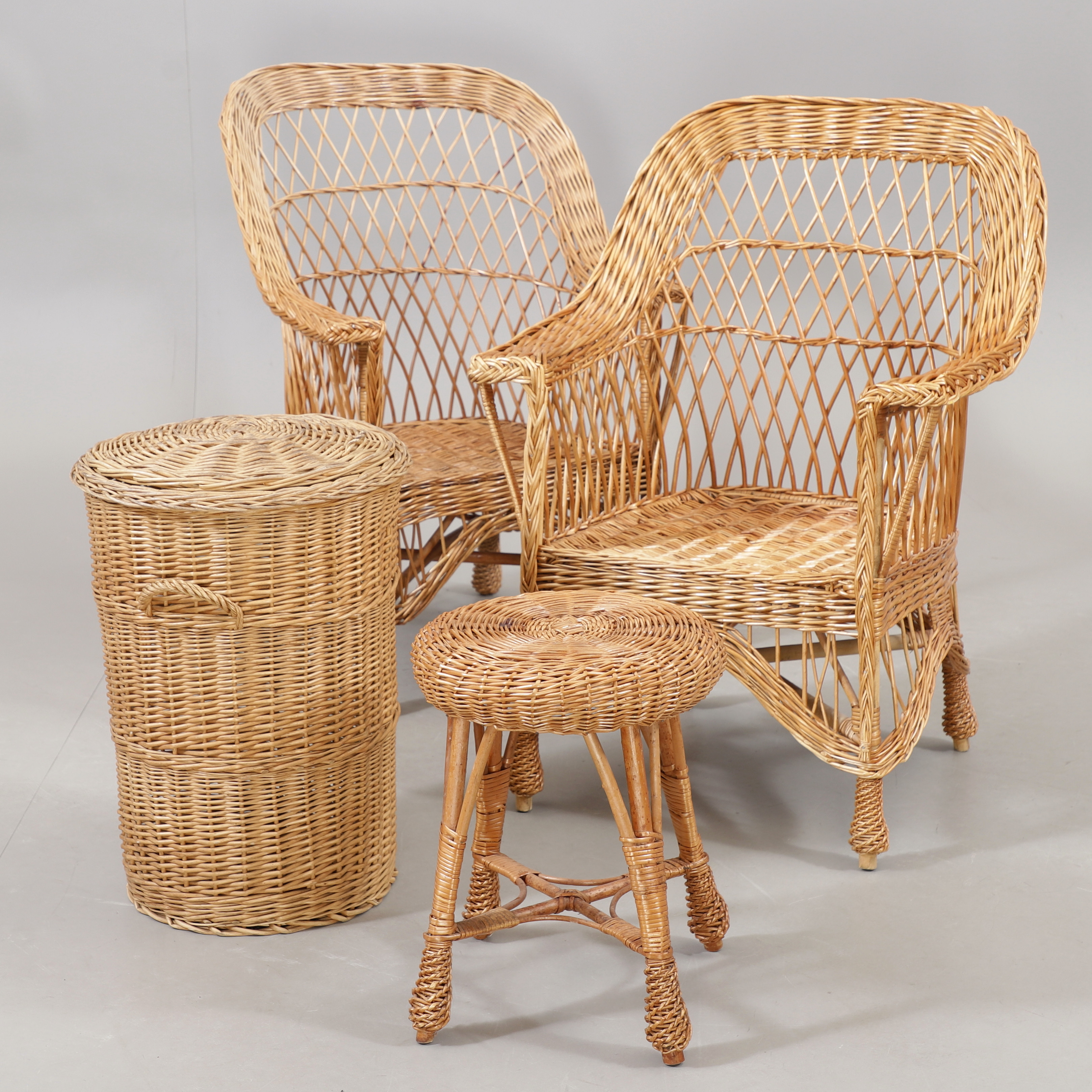 KORGMÖBLER, 4 delar, 1900-talets andra hälft.