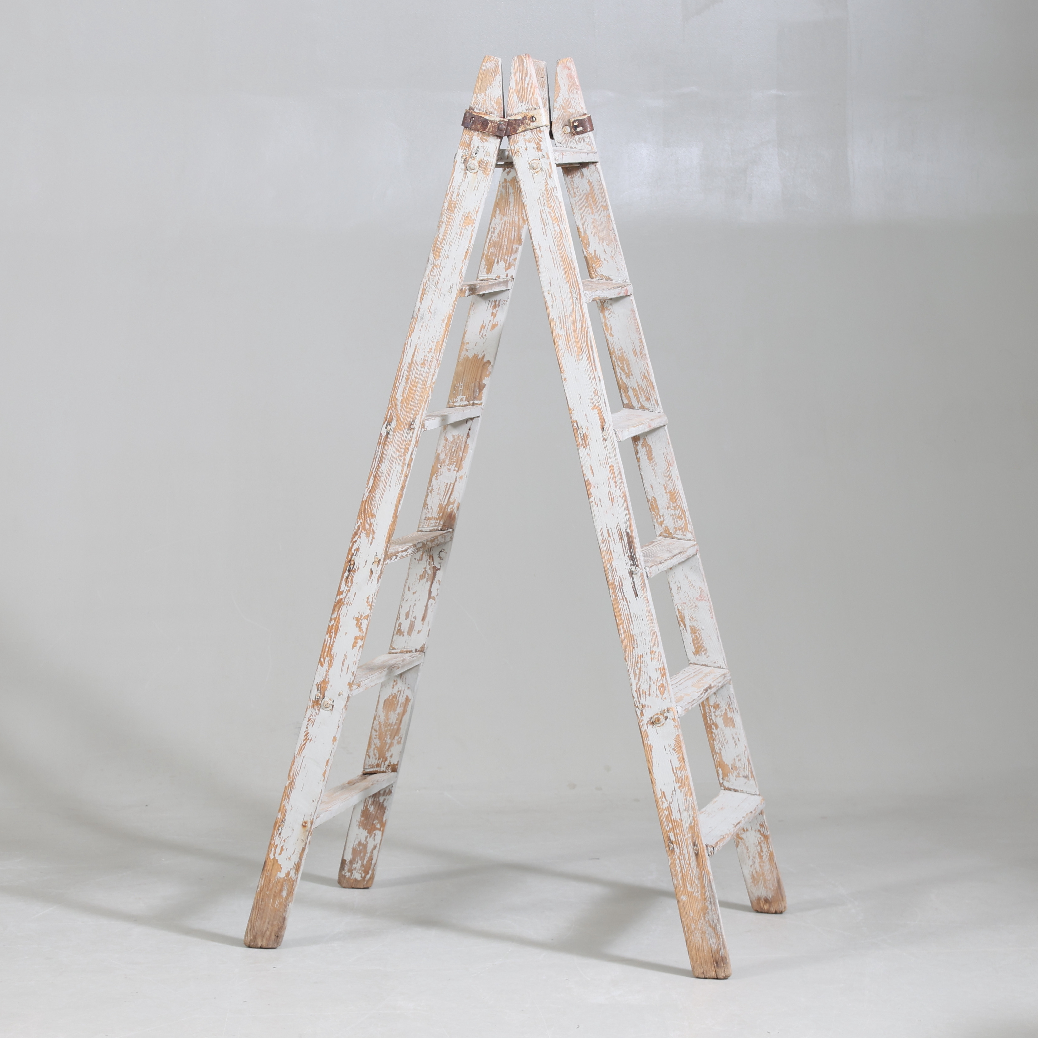 STEGE, bemålat trä, 1900-talets mitt.