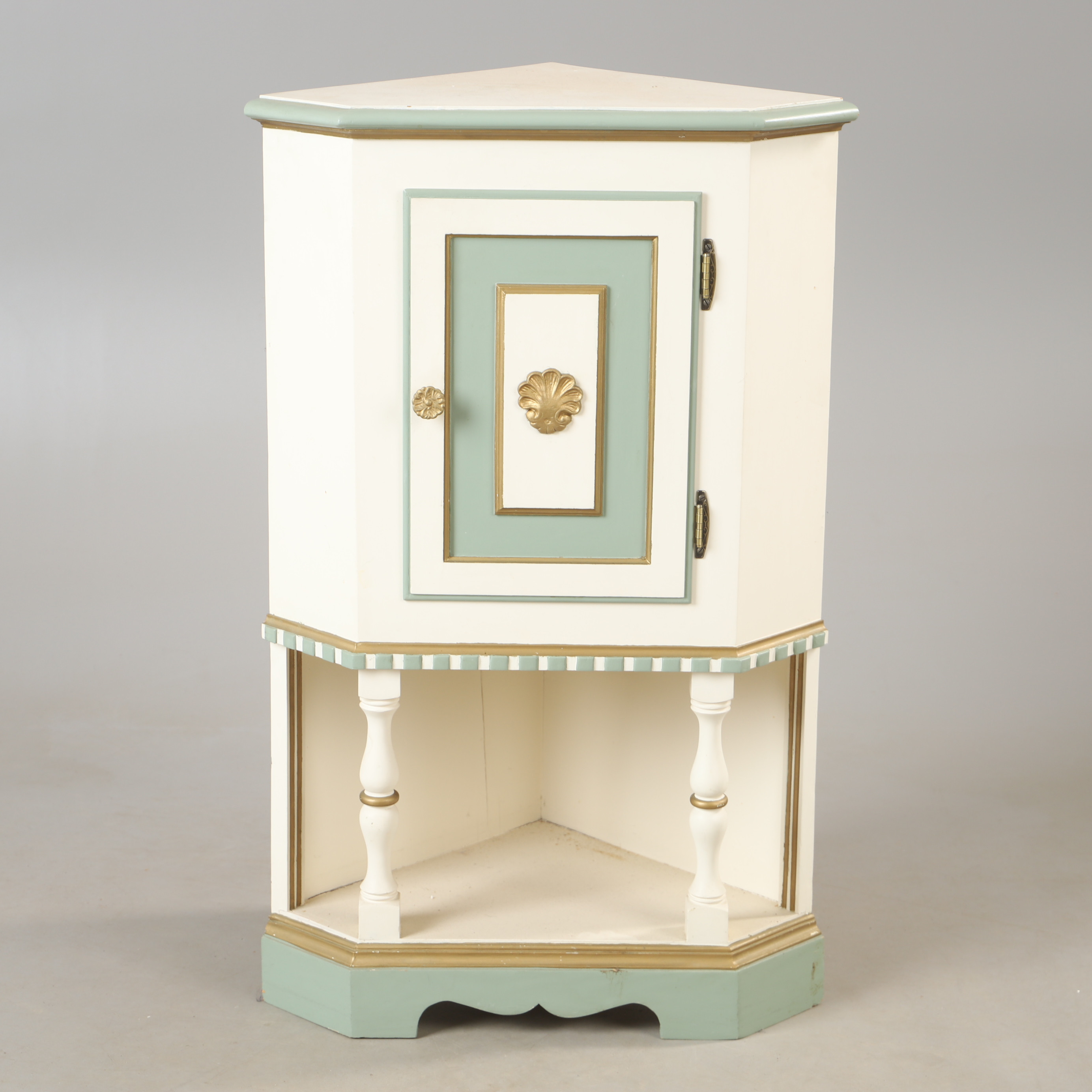 HÖRNSKÅP, målat, 1900-tal.