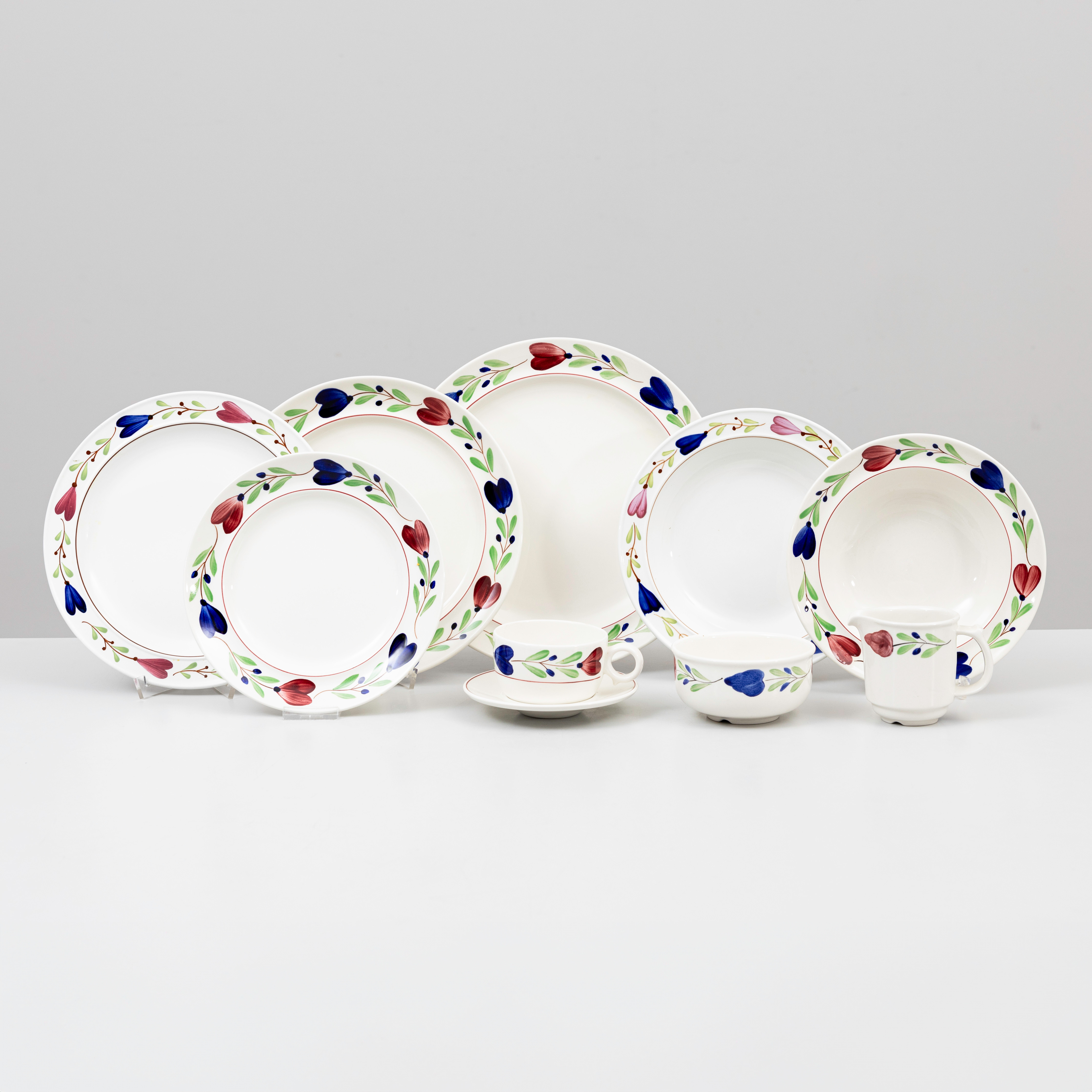 SERVISDELAR, 35+16+2 st, porslin, "Leksand", "Ranka" och "Allmoge", modell Stig Lindberg, Rörstrand respektive Gustavsberg.