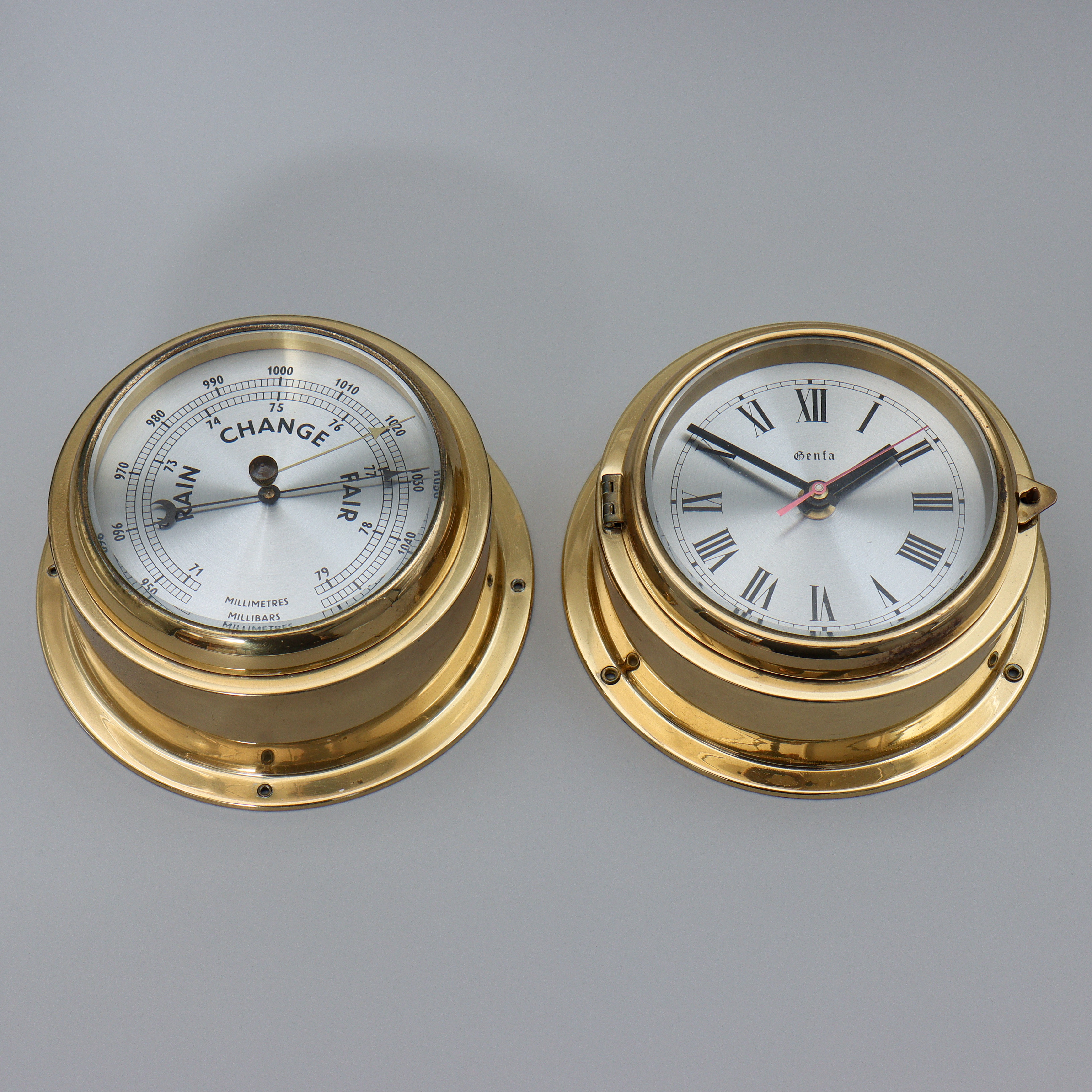 SKEPPSKLOCKA SAMT BAROMETER, MÄSSING, 1900-TAL.