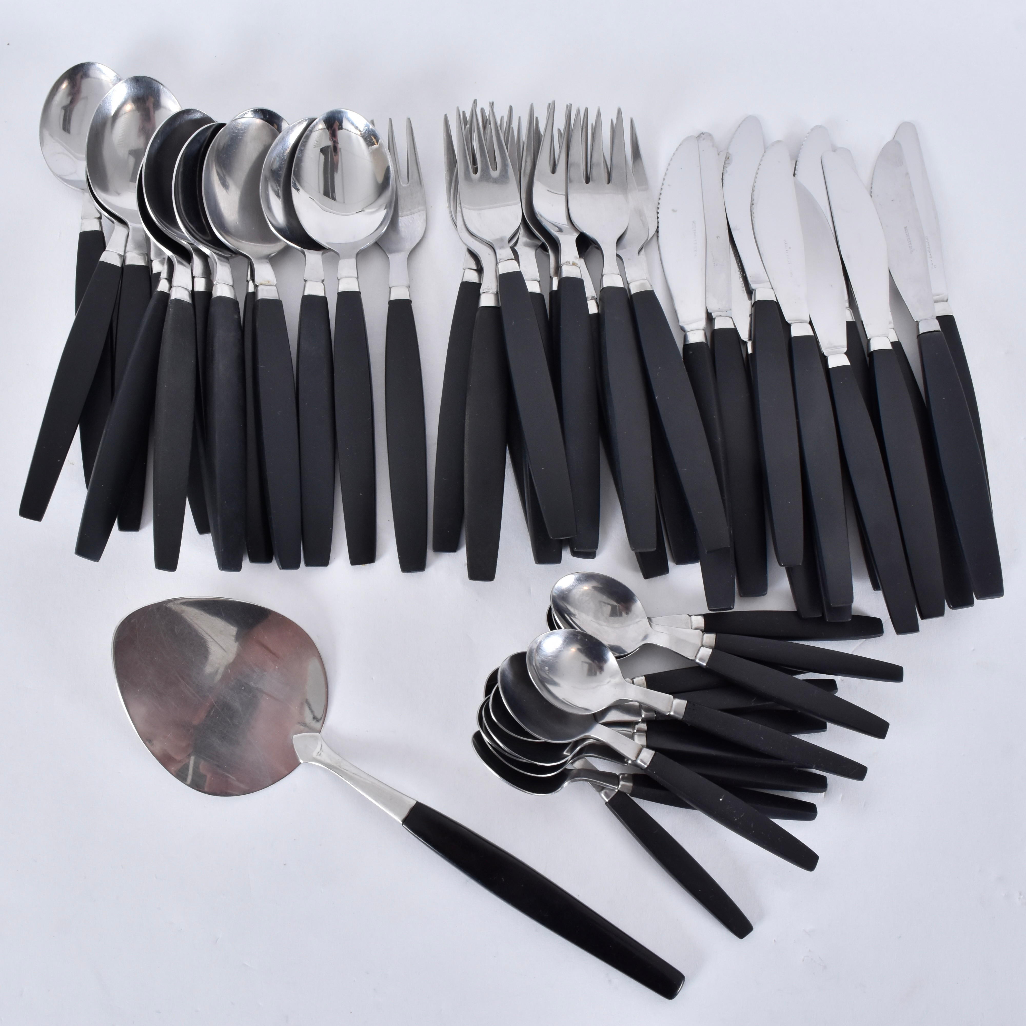 BAKELITBESTICK, 49-delar, 1960-tal.