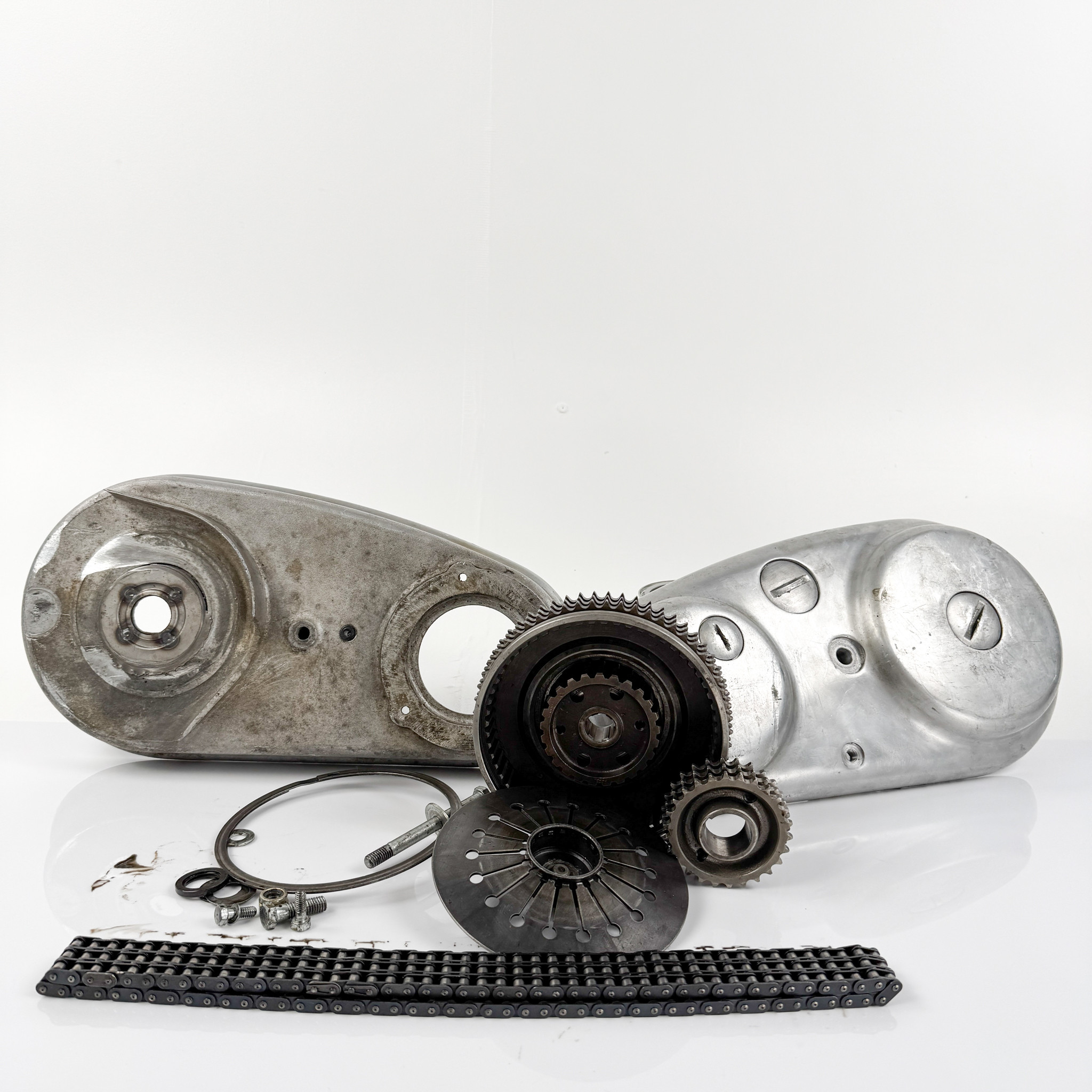 NORTON, inre och yttre transmissionskåpa samt koppling, modell Commando, 1960/70-tal, England.