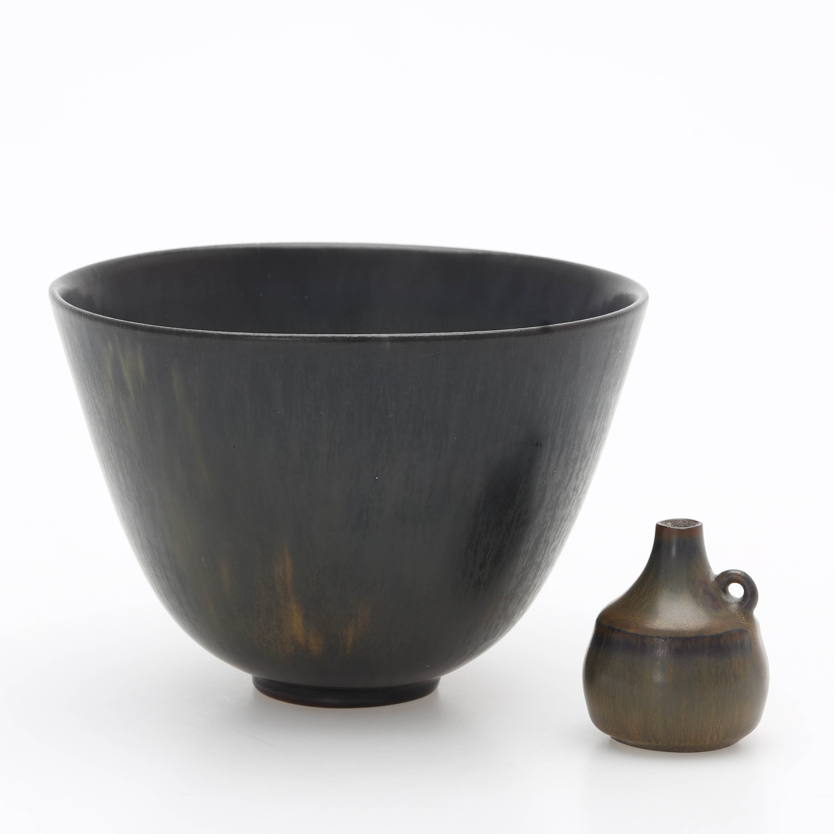 SKÅL samt HÄNKELVAS, miniatyr, 2 delar, stengods, Gunnar Nylund & Carl-Harry Stålhane, Rörstrand.