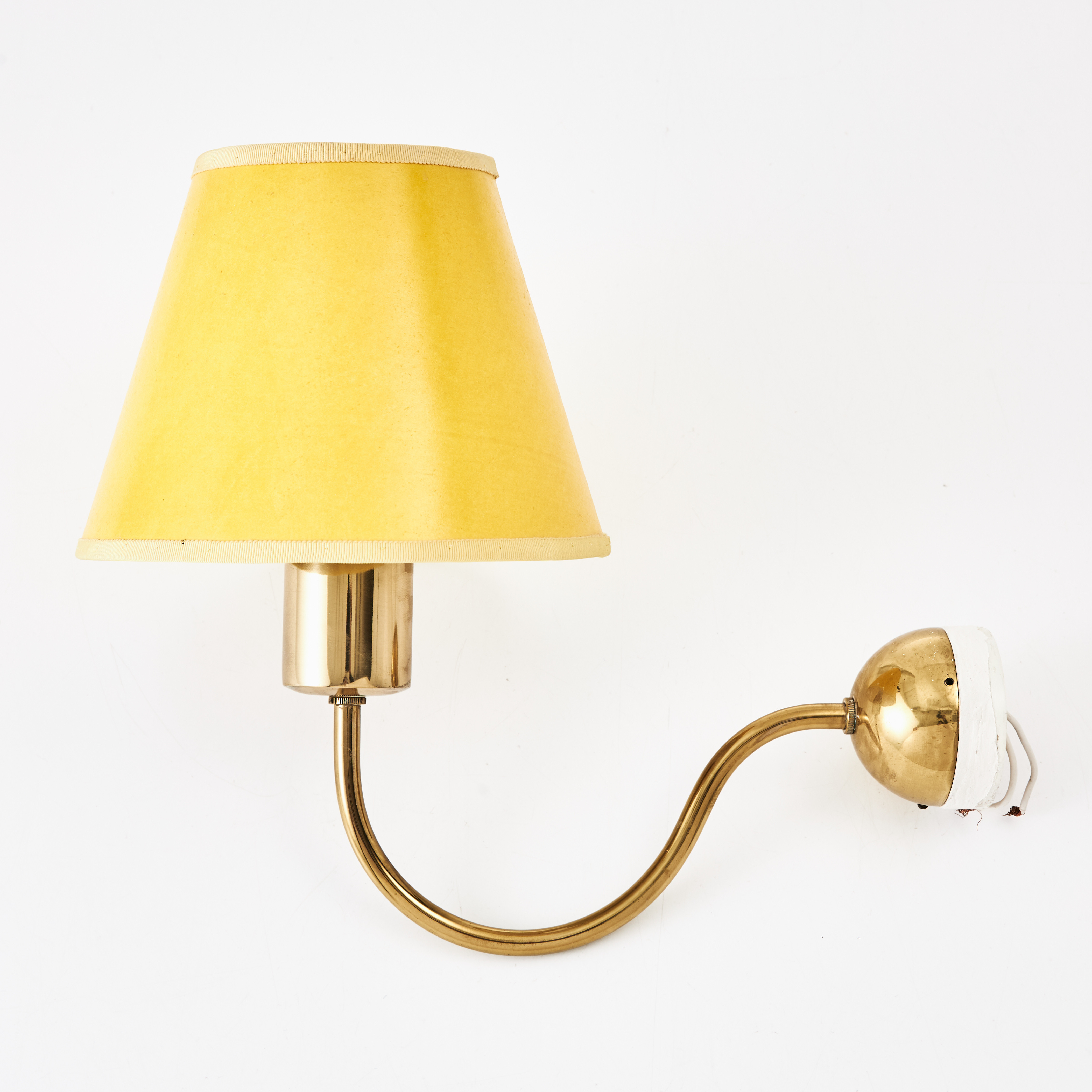 JOSEF FRANK. Vägglampa, Firman Svenskt Tenn, modellnummer 2334, formgiven 1920-tal, mässing.