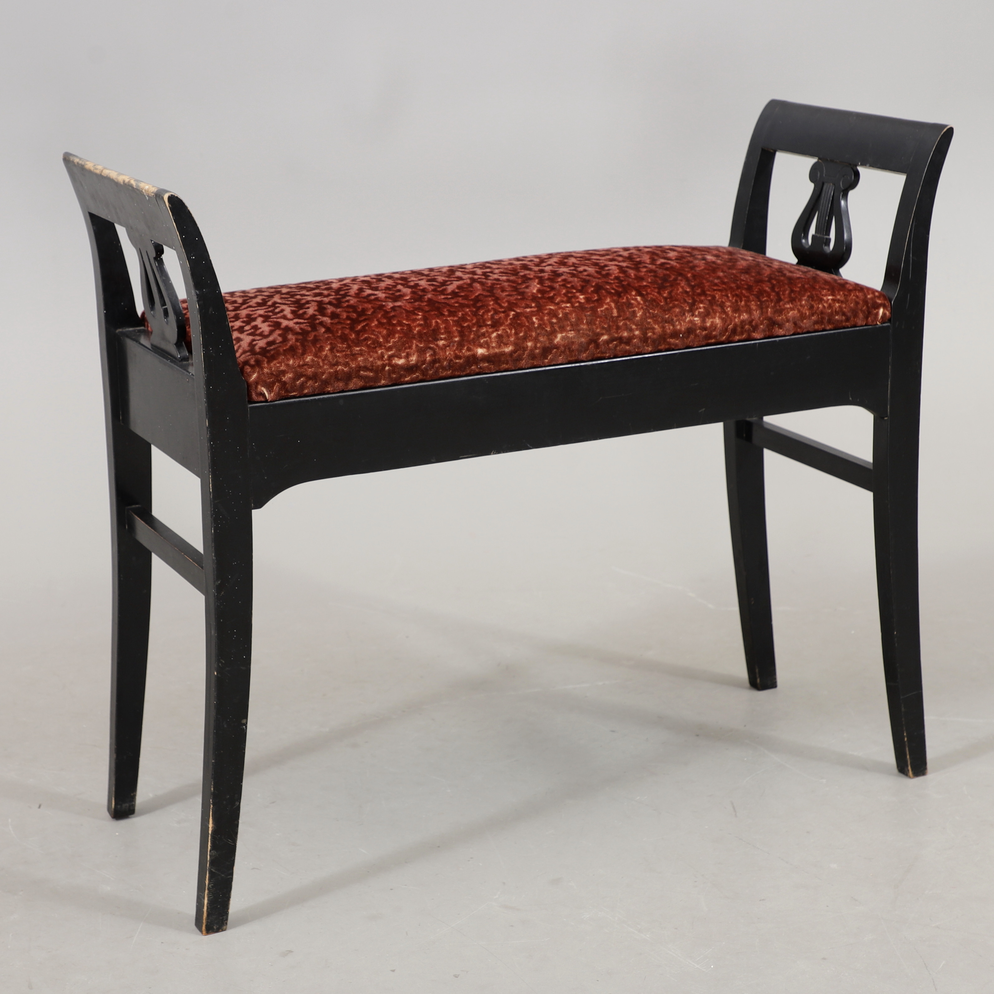 PIANOPALL med låda, 1900-talets första hälft.