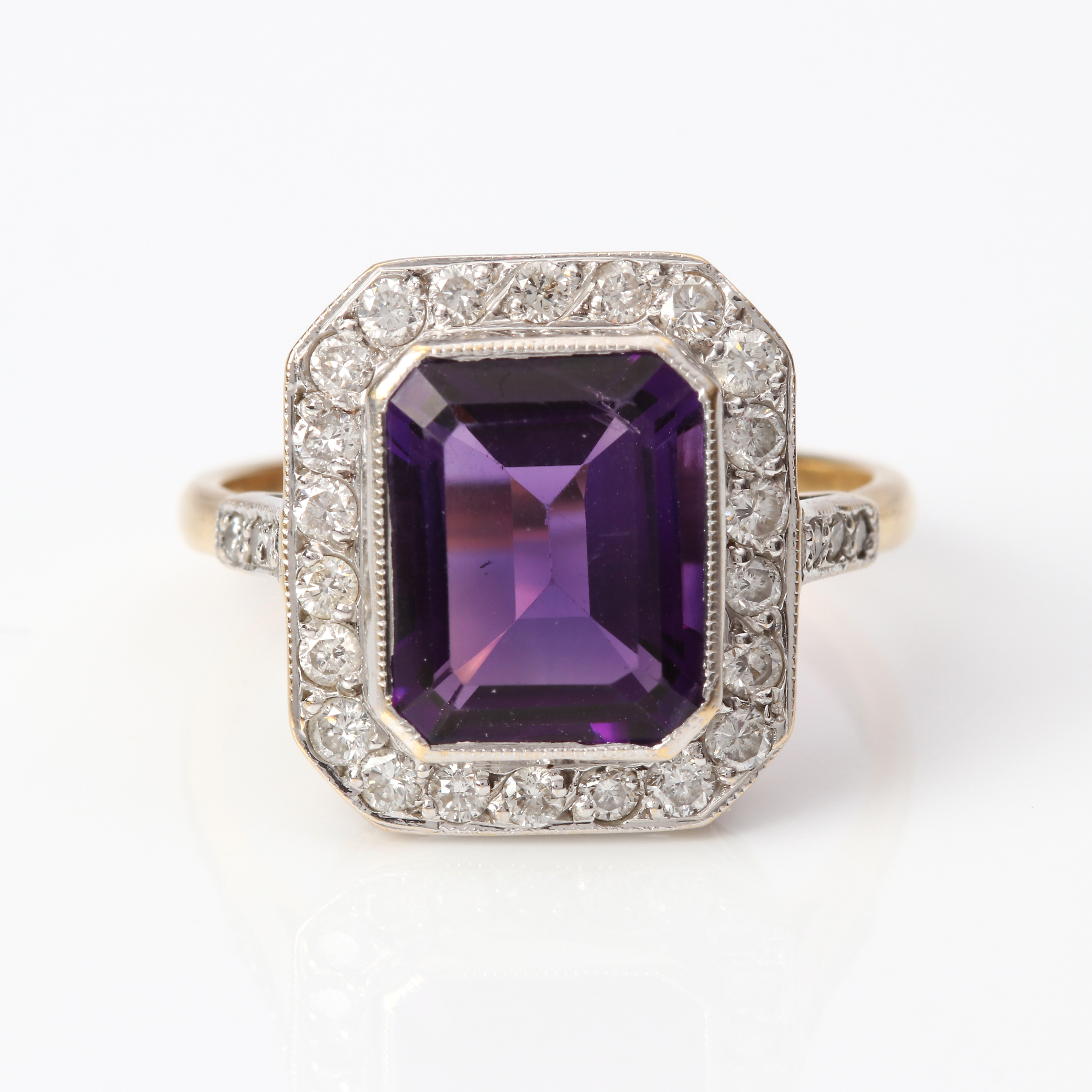 AMETISTRING 18K med diamanter.