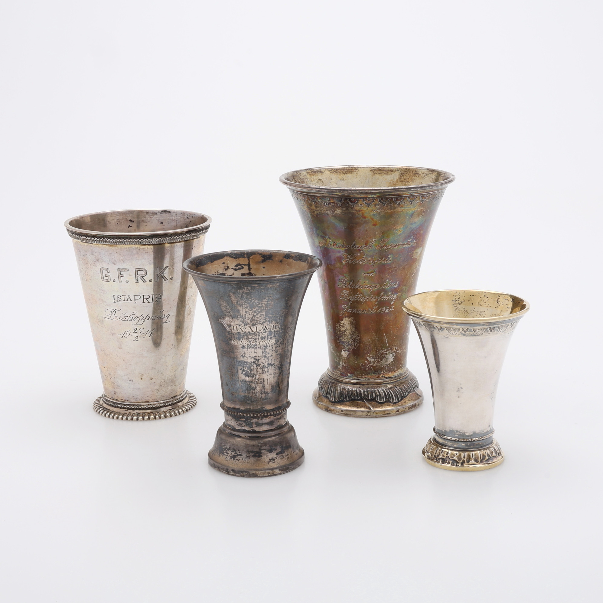 BÄGARE, FYRA STYCKEN, SILVER, TOTAL VIKT 521 GRAM.