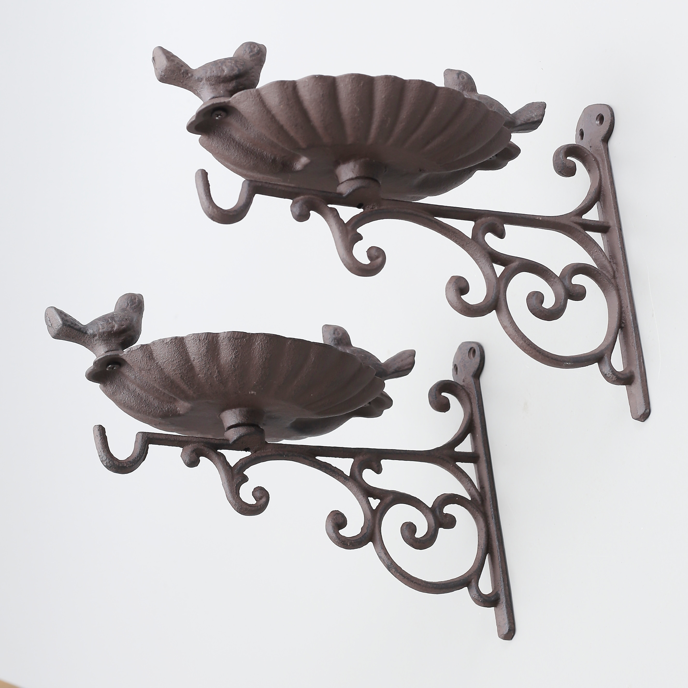 AMPELHÅLLARE MED FÅGELBAD, järn, samtida.