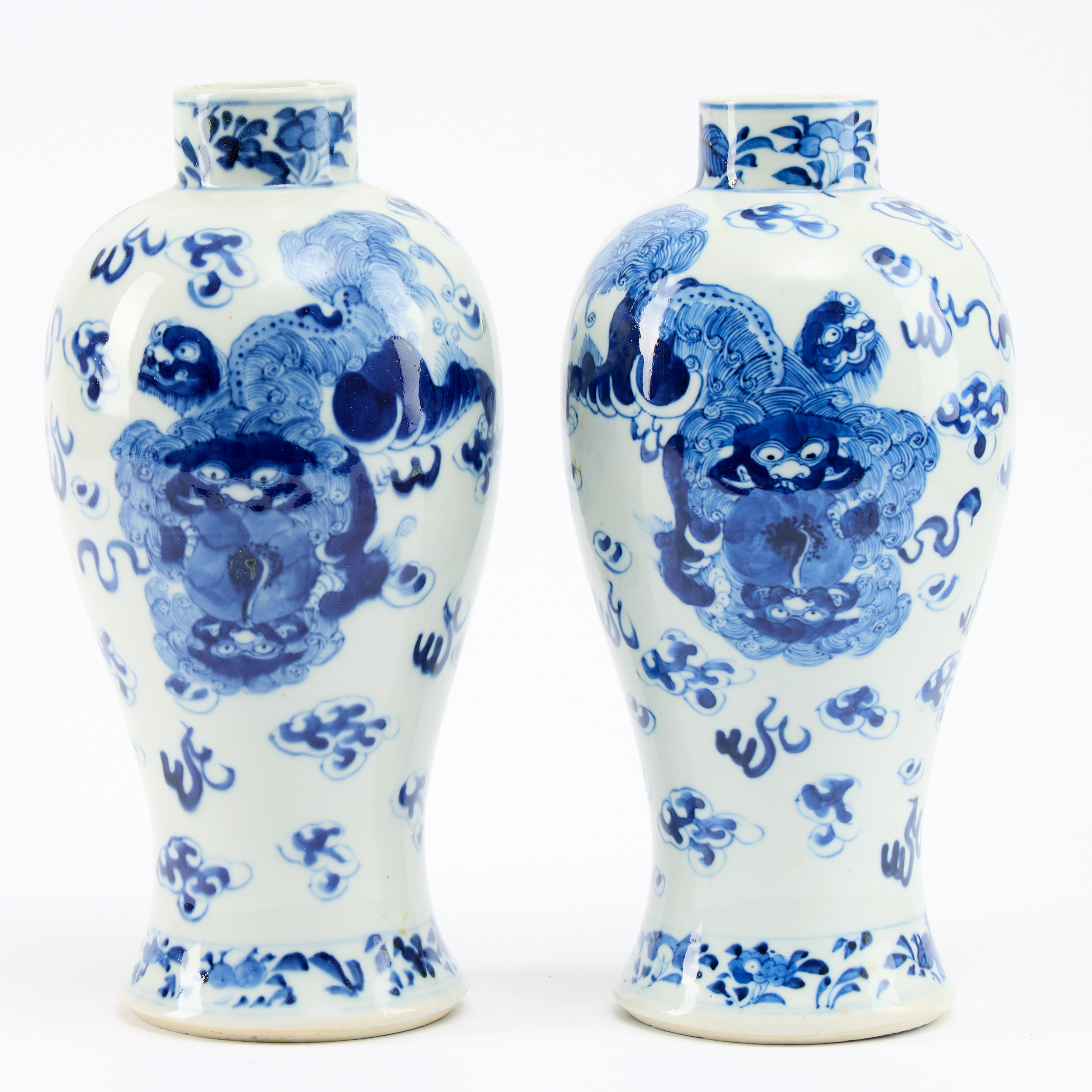 URNOR ett par Kina Kangxis märke men senare porslin.