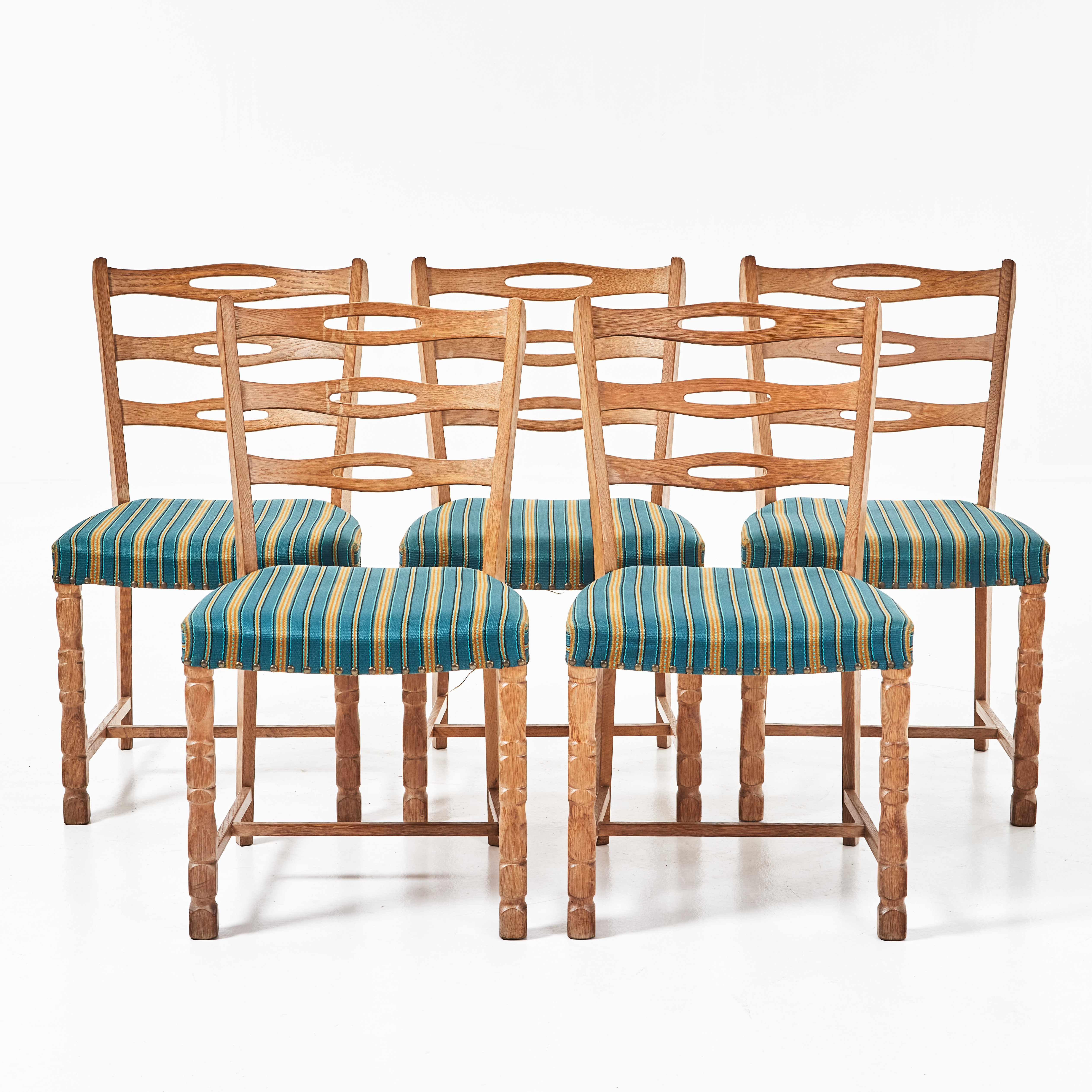 HENNING KJAERNULF. Stolar, 5 st, Norge, 1900-talets andra hälft, ek, stoppad sits, randig klädsel.
