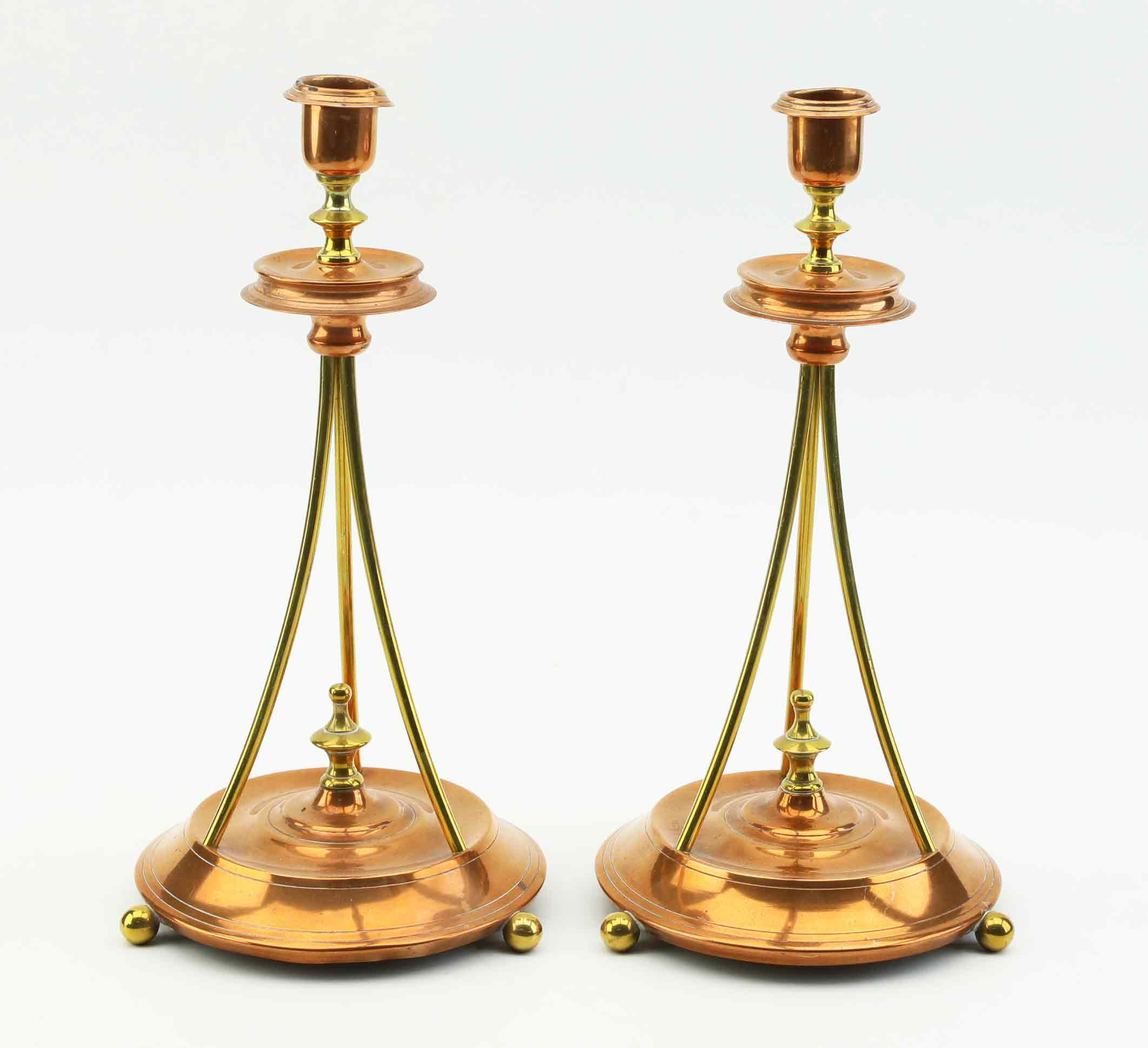 OSCAR NILSSON. Ljusstakar, ett par, Jugend, koppar o mässing, Eskilstuna, tidigt 1900-tal.