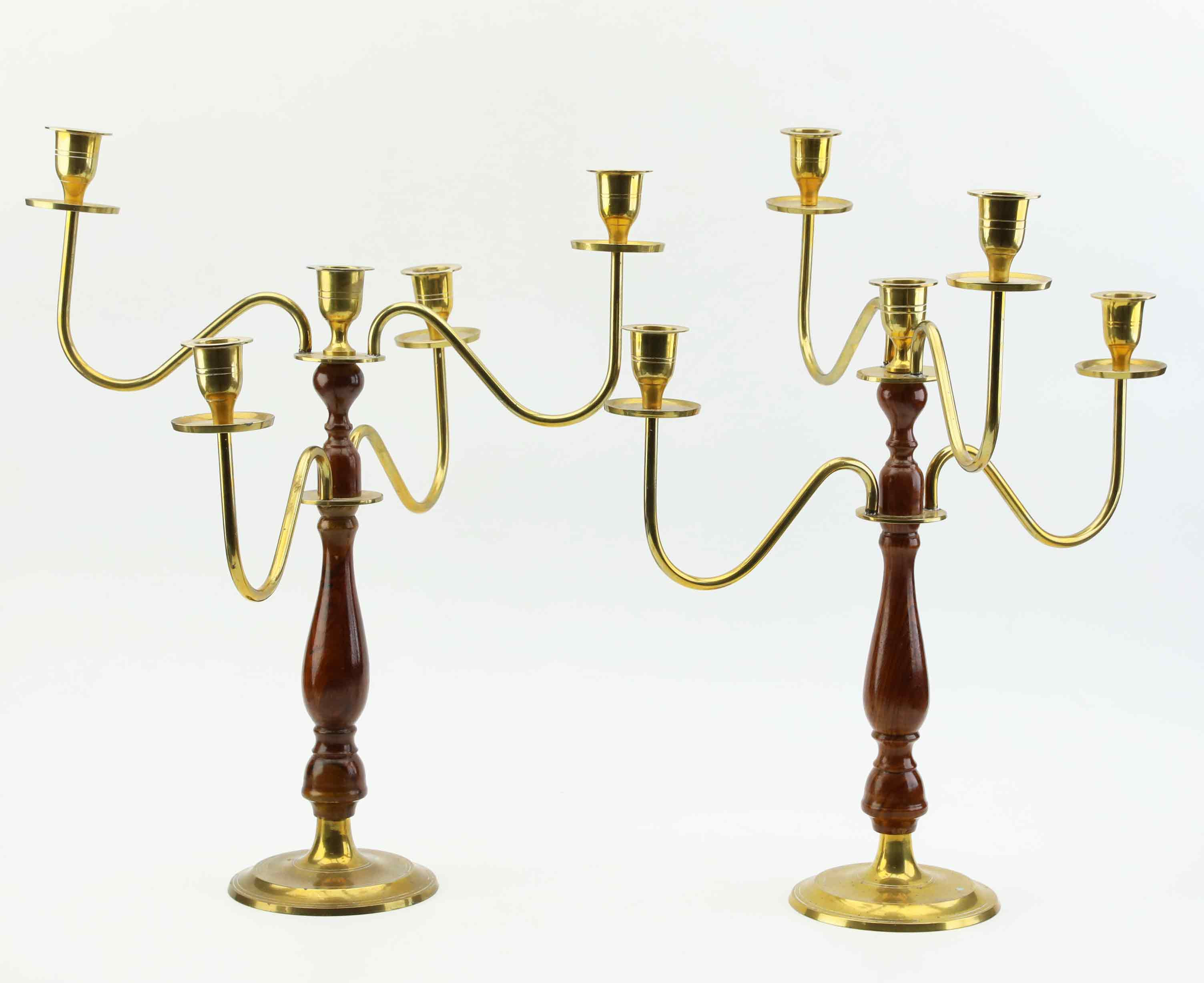 KANDELABRAR, ett par, mässing o trä, 1900-tal.