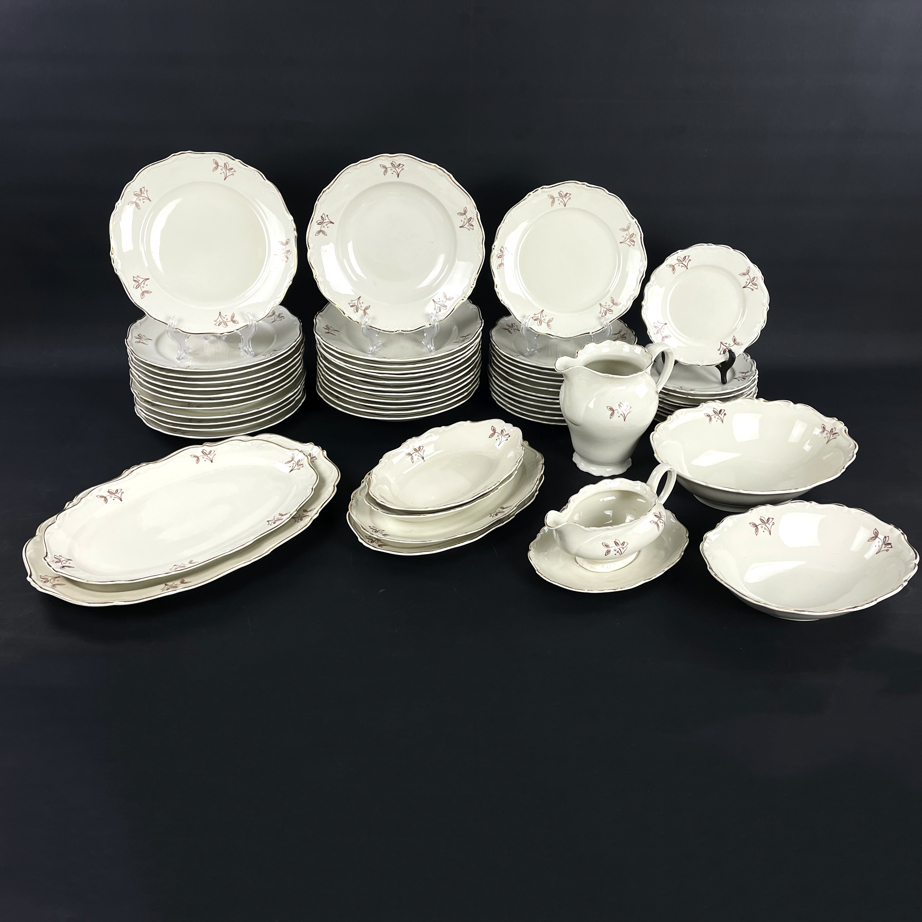 Matservis, 55 delar, troligen Karlskrona Porslinsfabrik, omärkta.