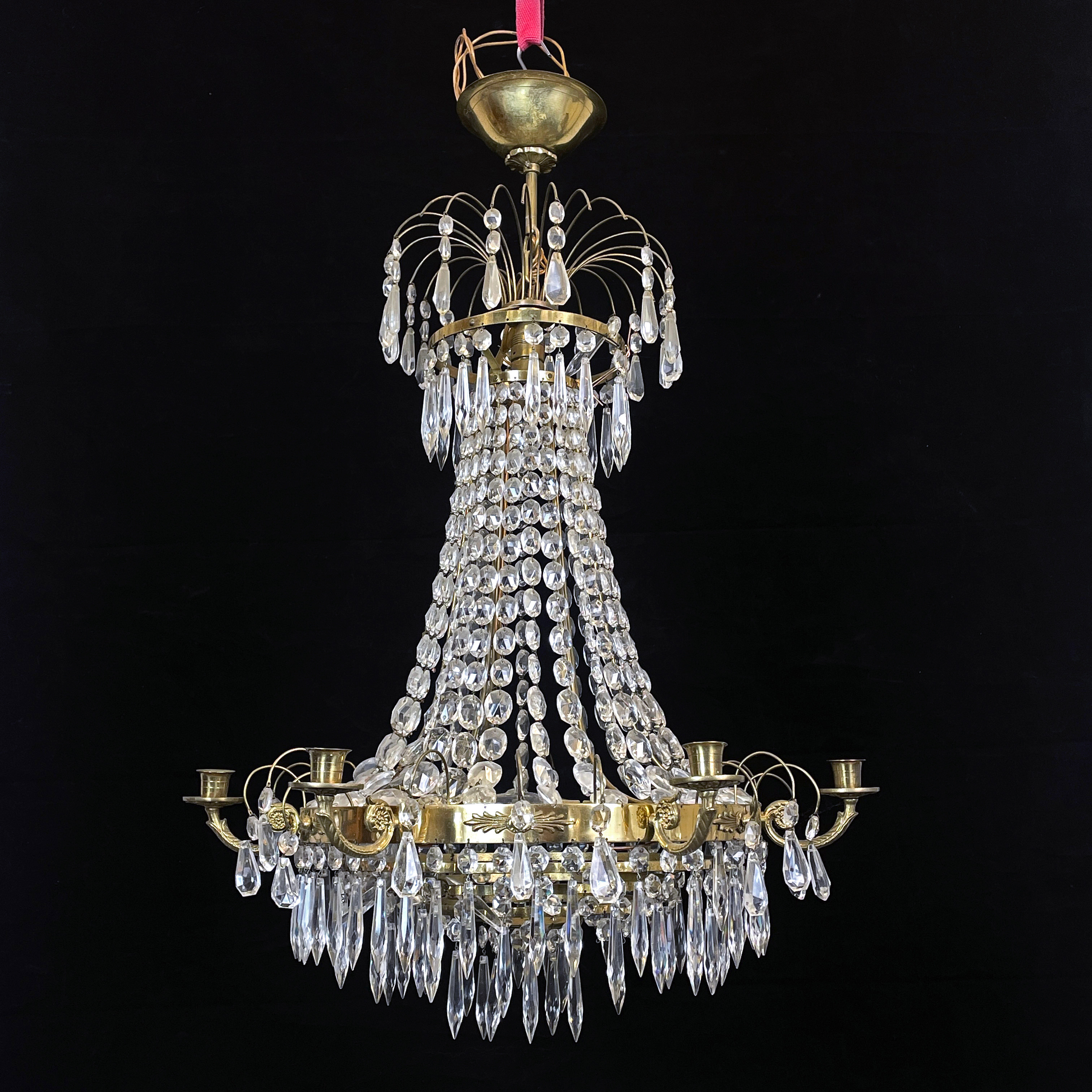 LJUSKRONA. Empirestil, mässing & prismor, 1900-tal.